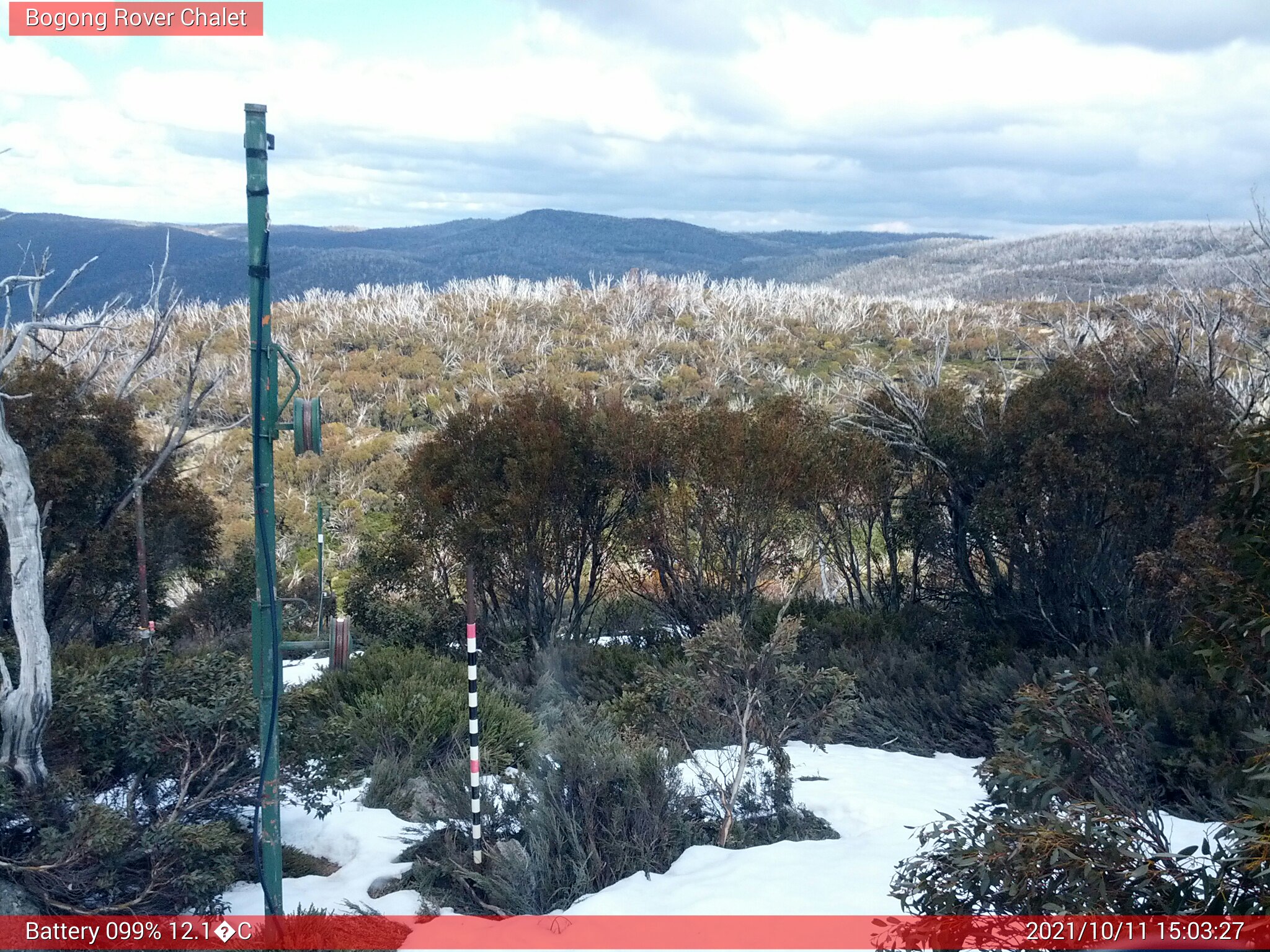 Bogong Web Cam 3:03pm Monday 11th of October 2021