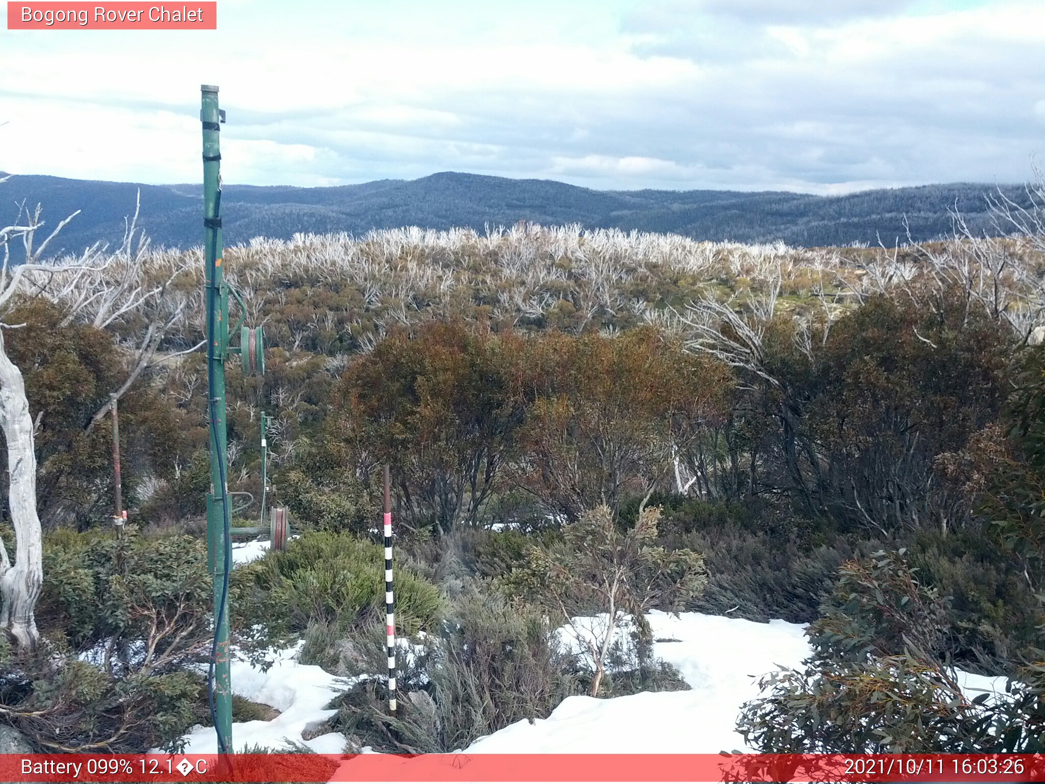 Bogong Web Cam 4:03pm Monday 11th of October 2021