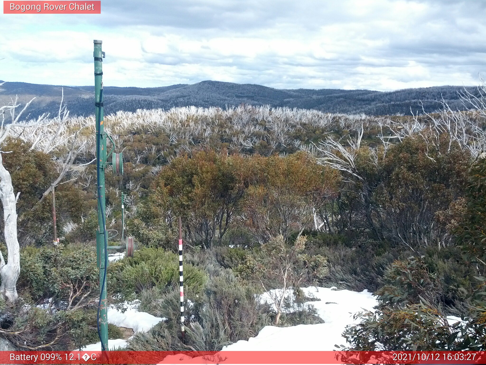 Bogong Web Cam 4:03pm Tuesday 12th of October 2021