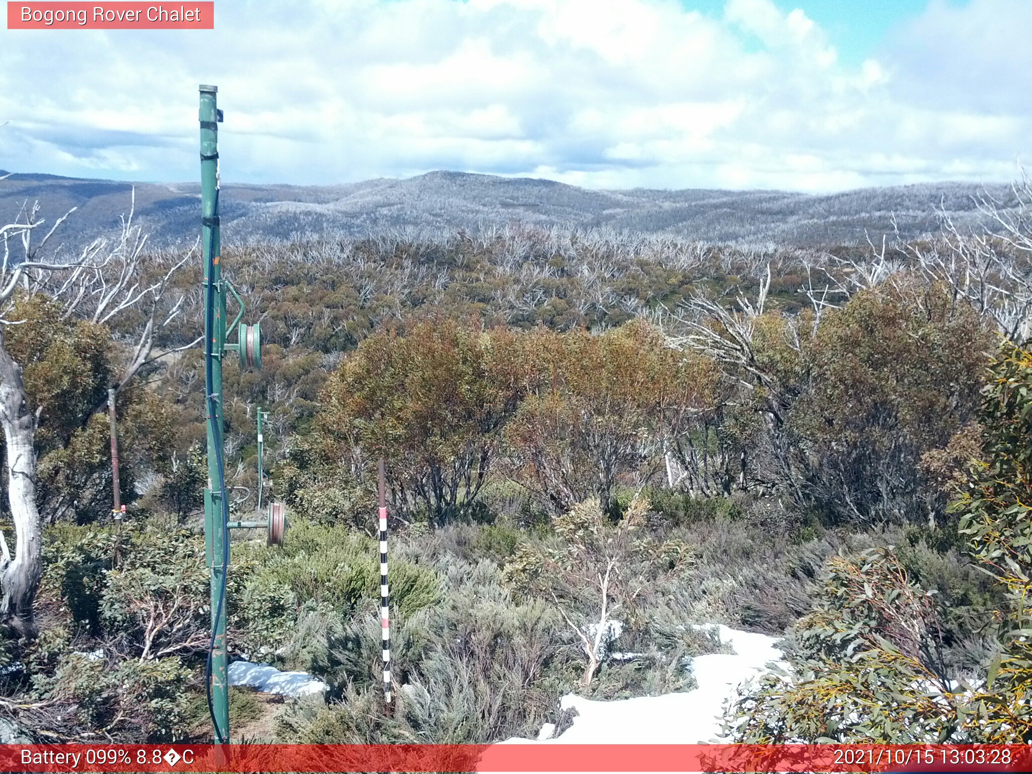 Bogong Web Cam 1:03pm Friday 15th of October 2021