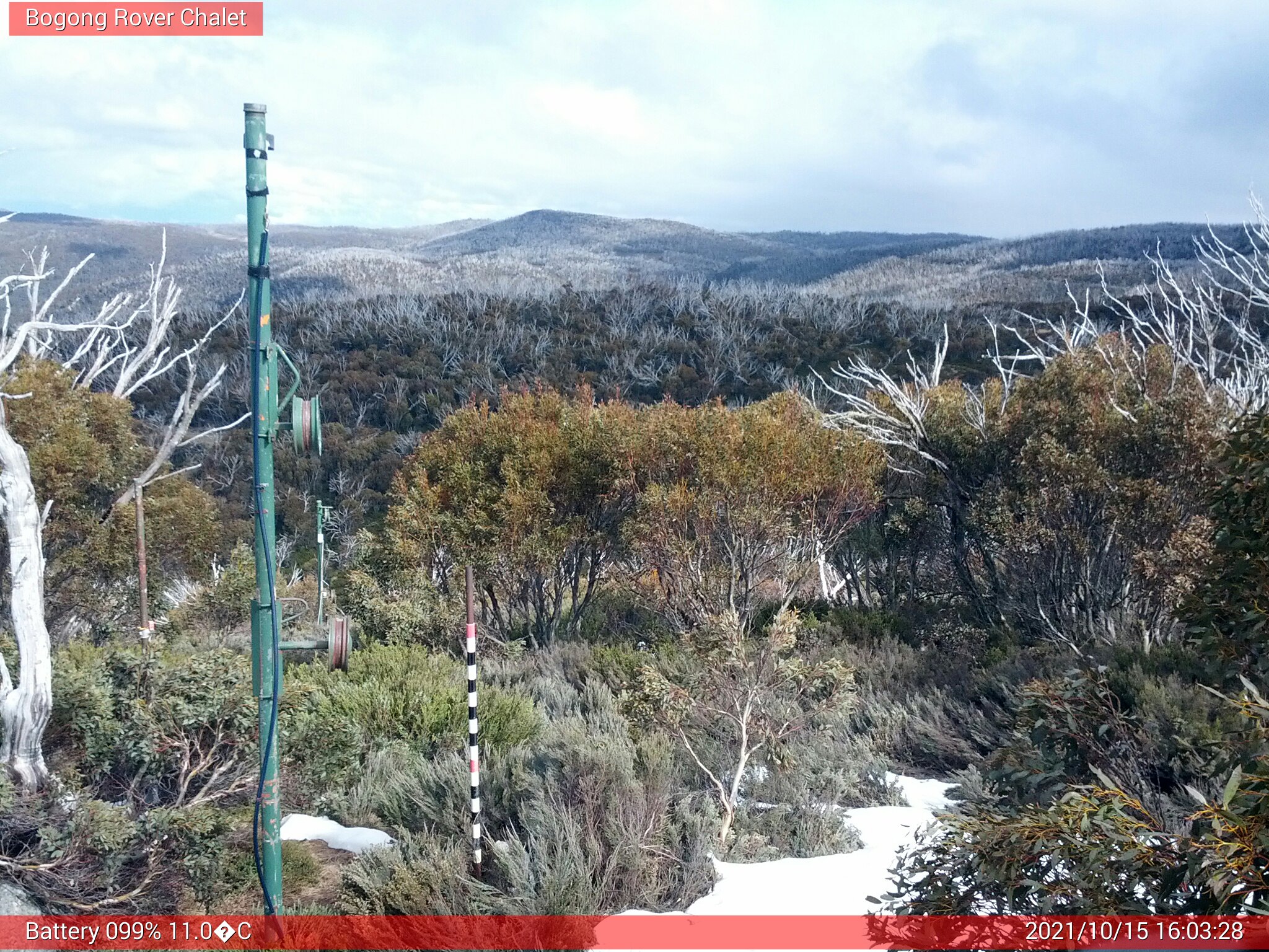 Bogong Web Cam 4:03pm Friday 15th of October 2021