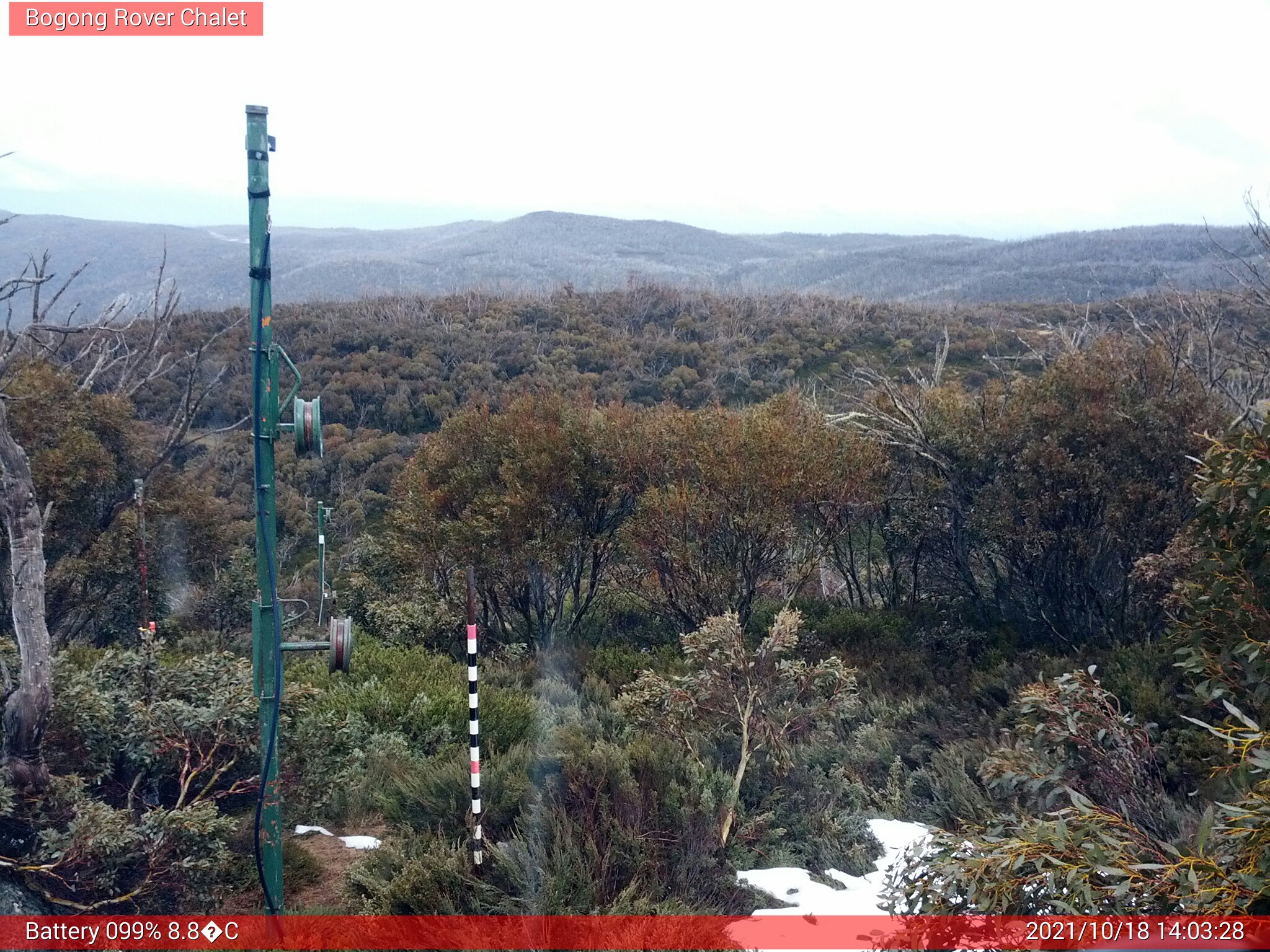 Bogong Web Cam 2:03pm Monday 18th of October 2021