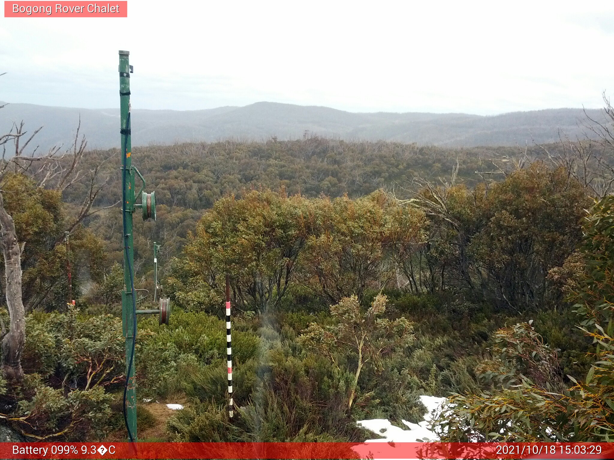 Bogong Web Cam 3:03pm Monday 18th of October 2021