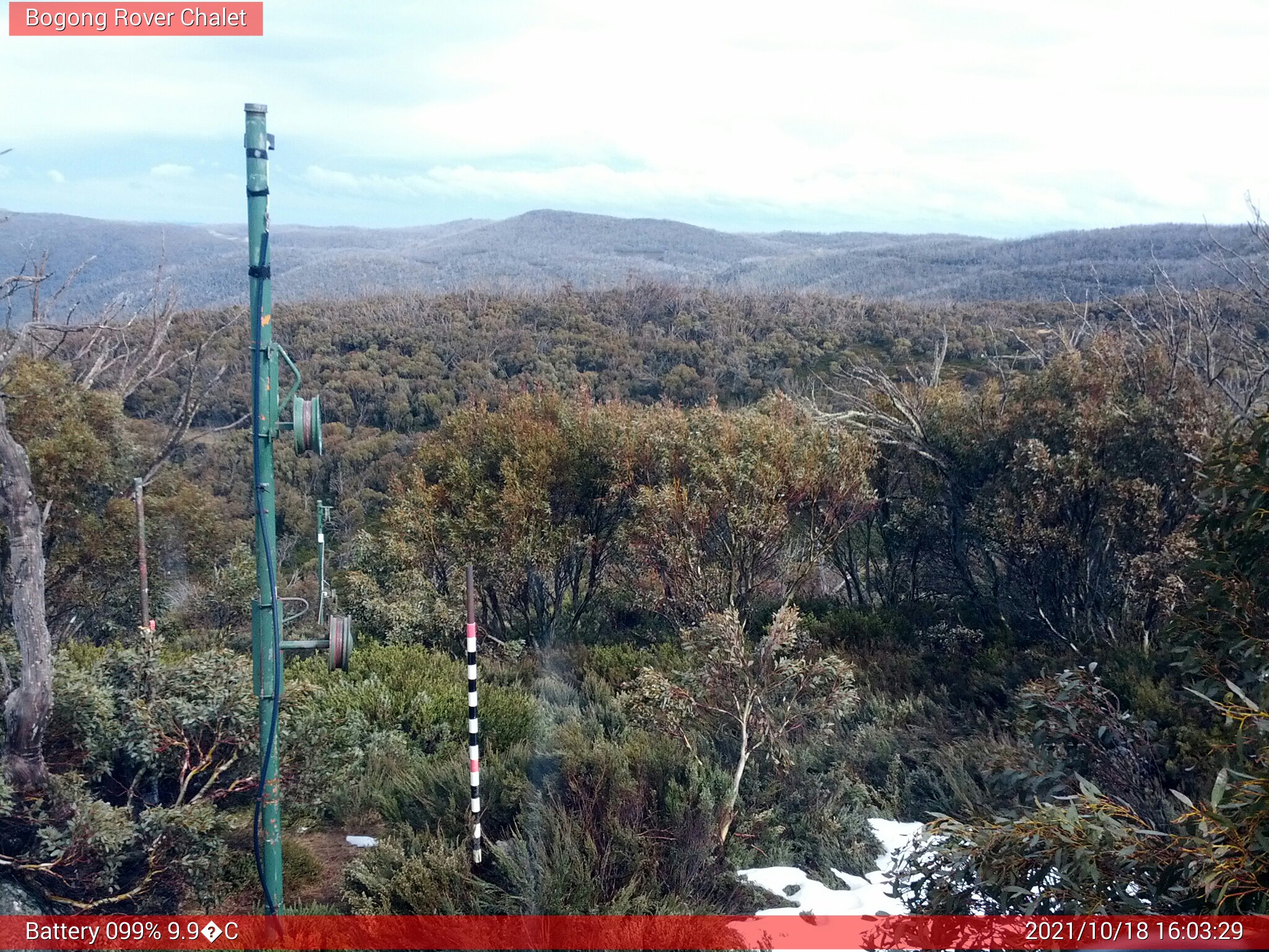 Bogong Web Cam 4:03pm Monday 18th of October 2021