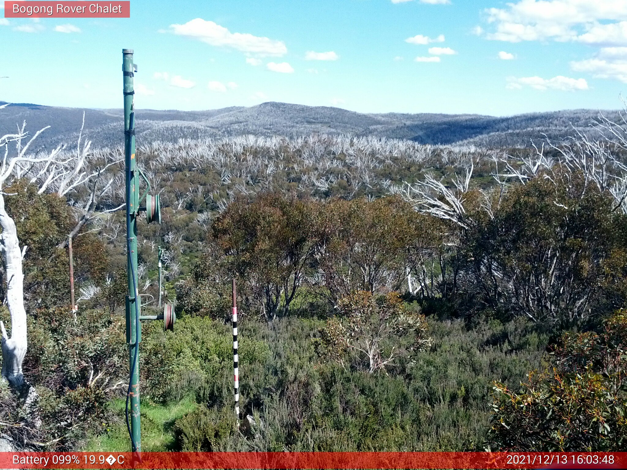 Bogong Web Cam 4:03pm Monday 13th of December 2021