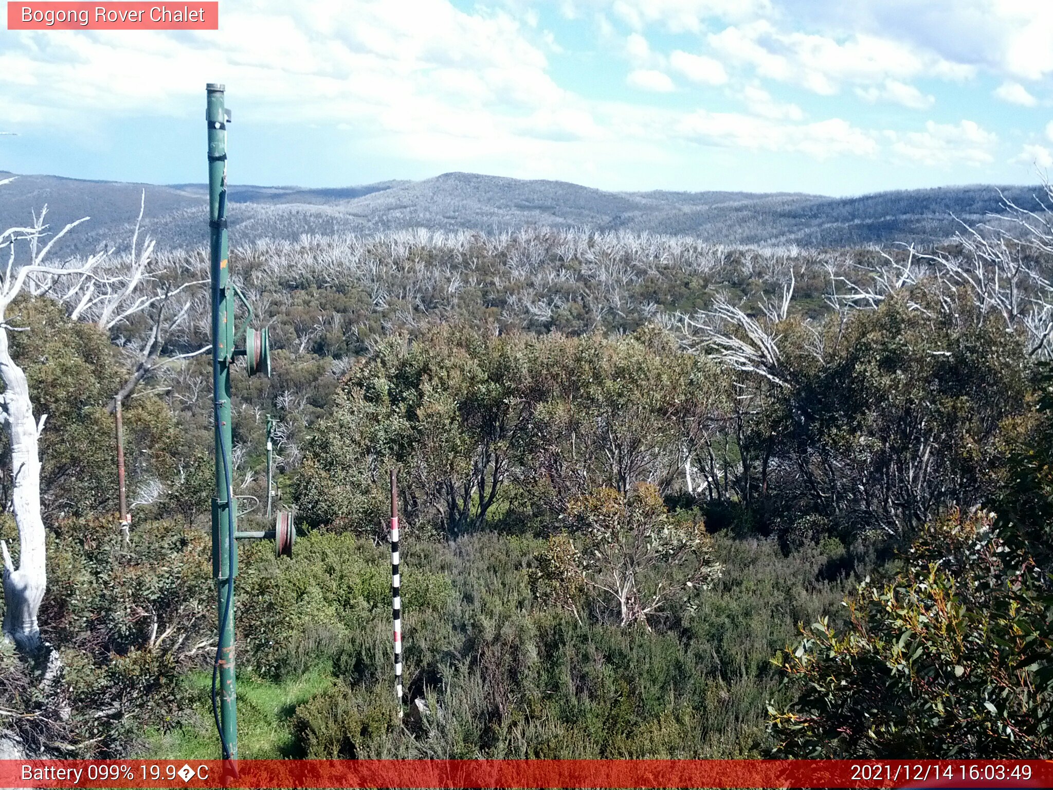 Bogong Web Cam 4:03pm Tuesday 14th of December 2021