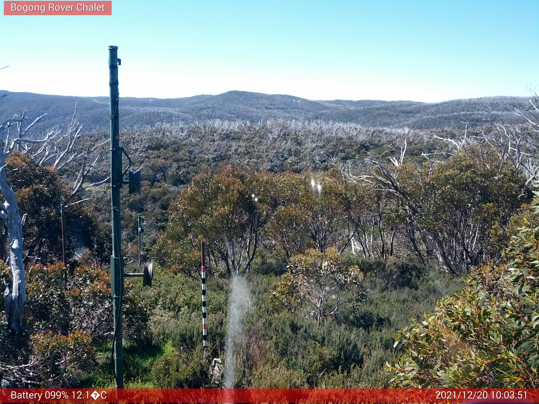 Bogong Web Cam 10:03am Monday 20th of December 2021