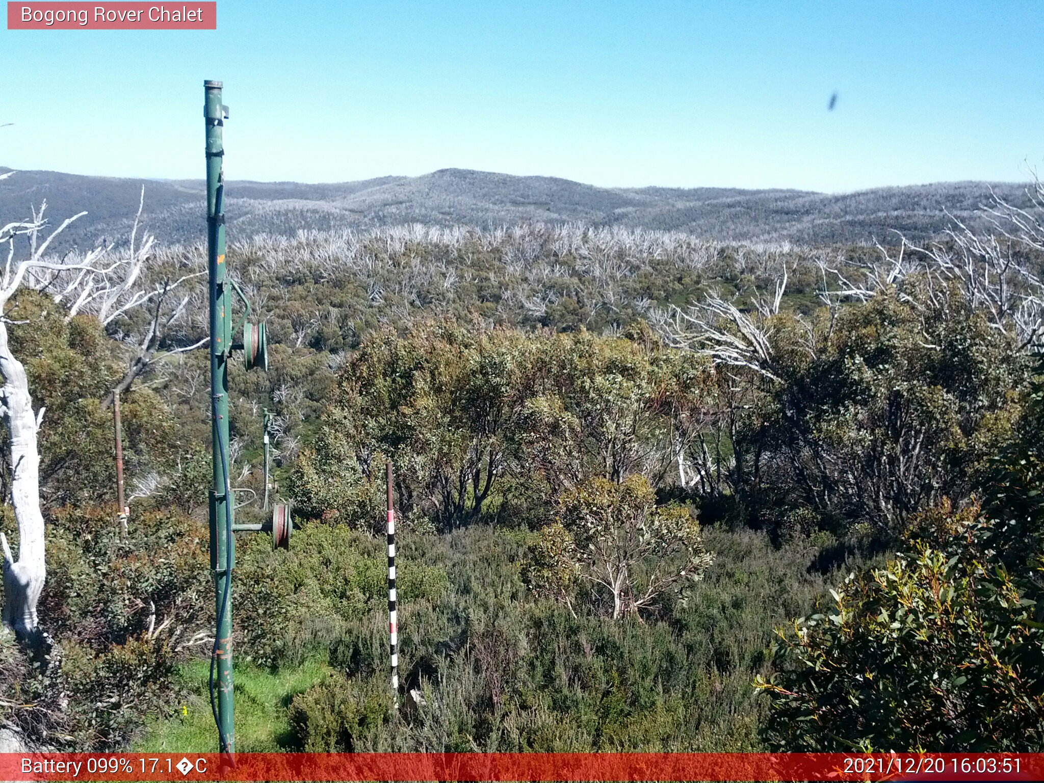 Bogong Web Cam 4:03pm Monday 20th of December 2021