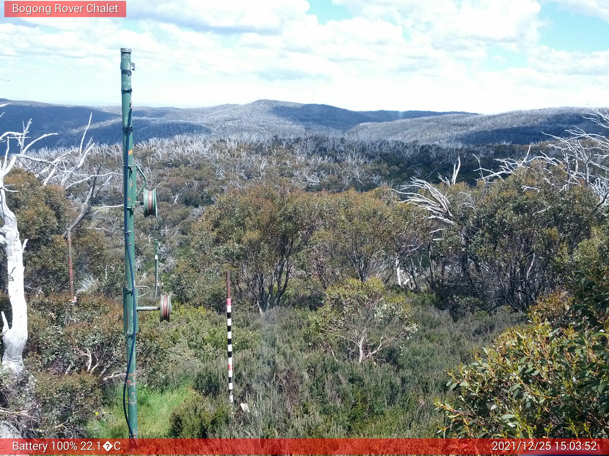 Bogong Web Cam 3:03pm Saturday 25th of December 2021