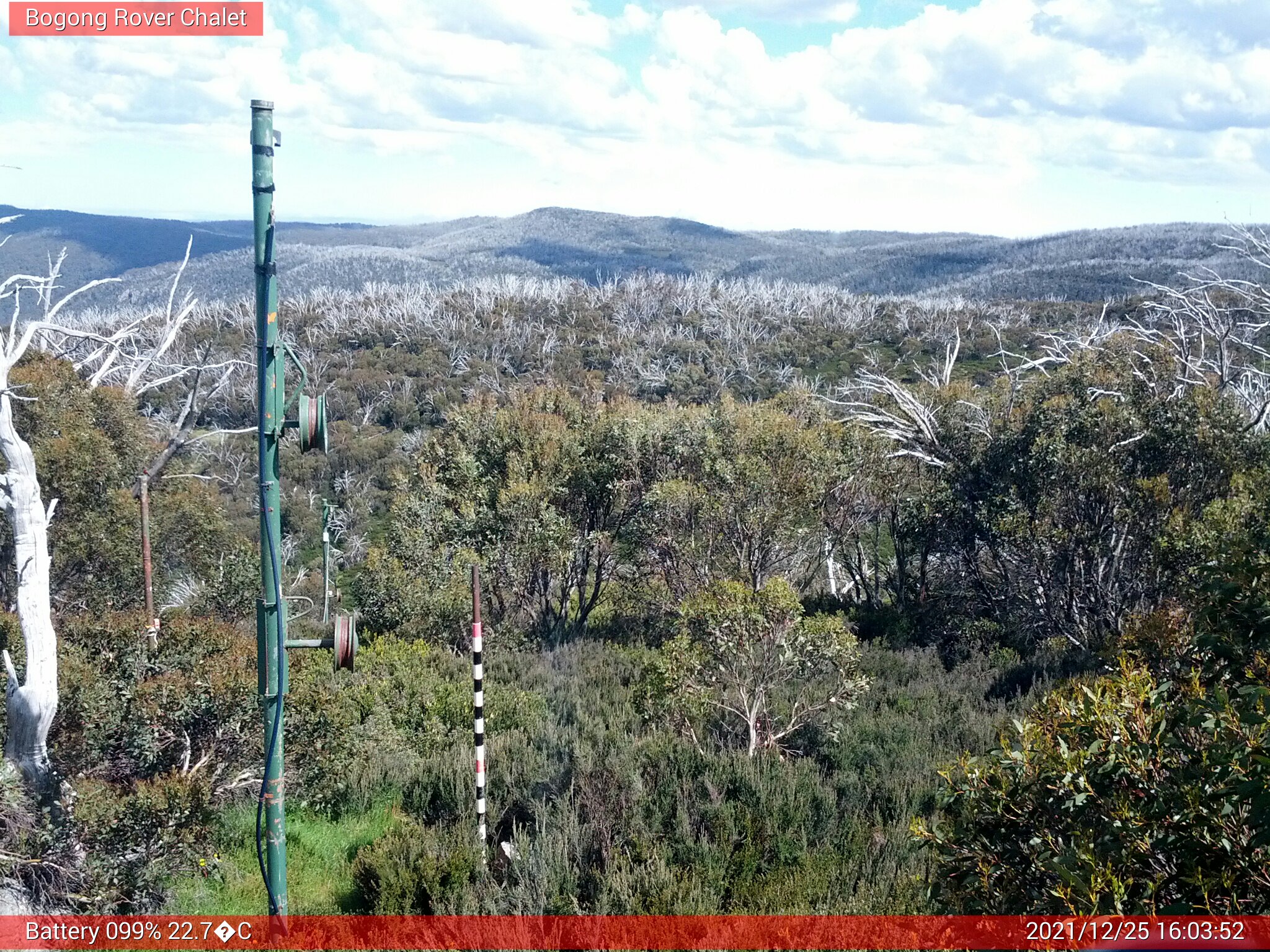 Bogong Web Cam 4:03pm Saturday 25th of December 2021