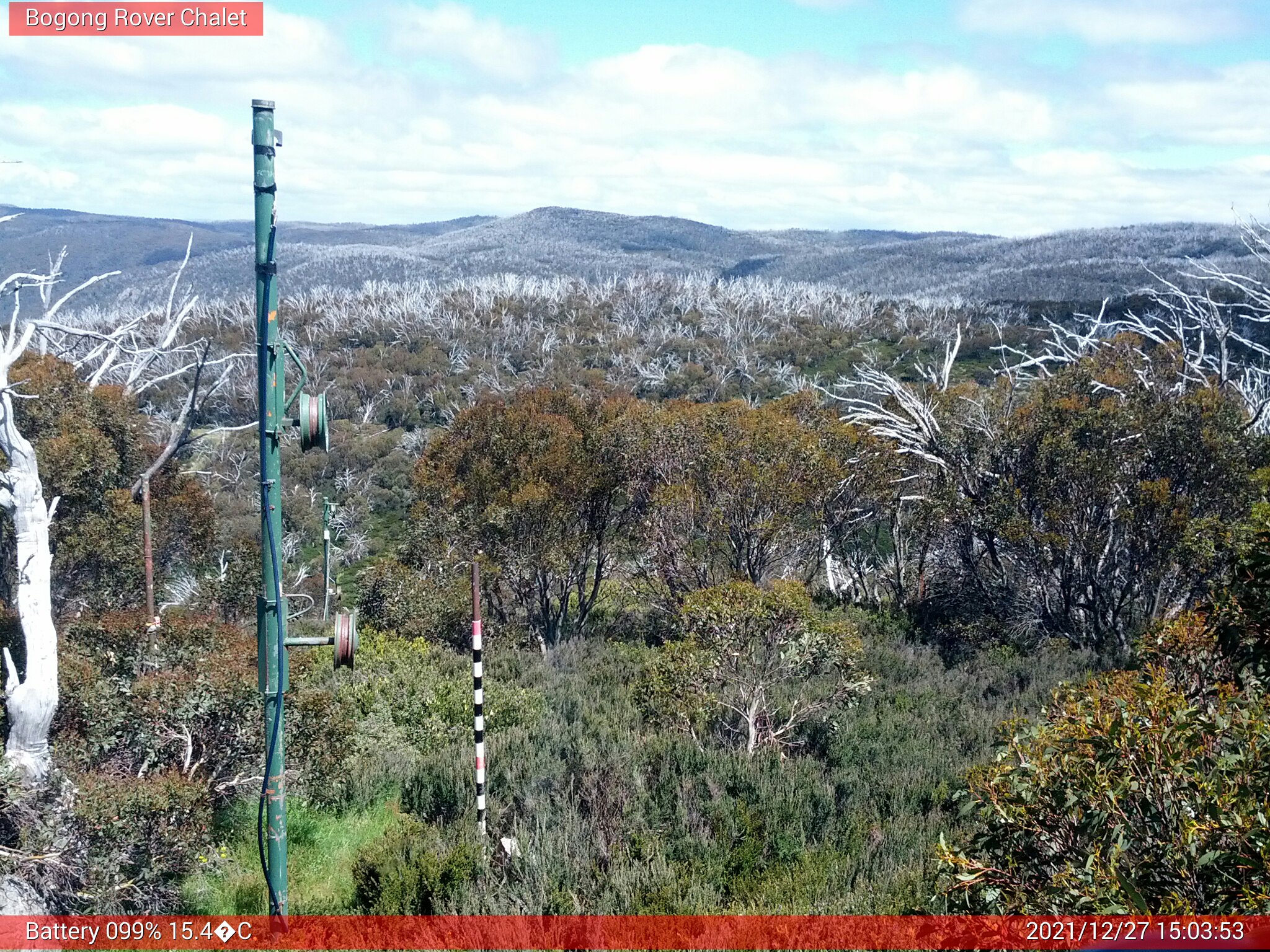 Bogong Web Cam 3:03pm Monday 27th of December 2021