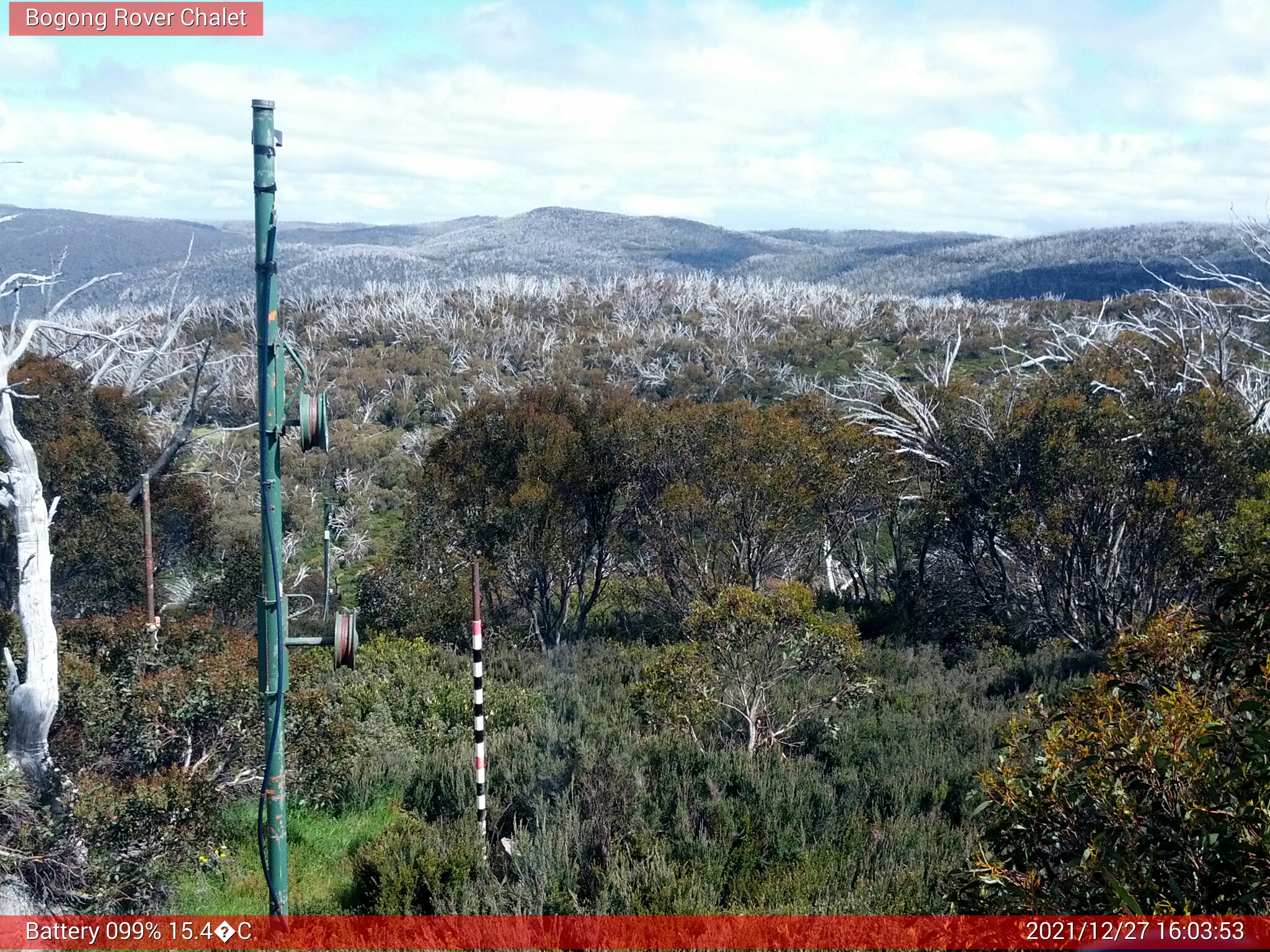 Bogong Web Cam 4:03pm Monday 27th of December 2021