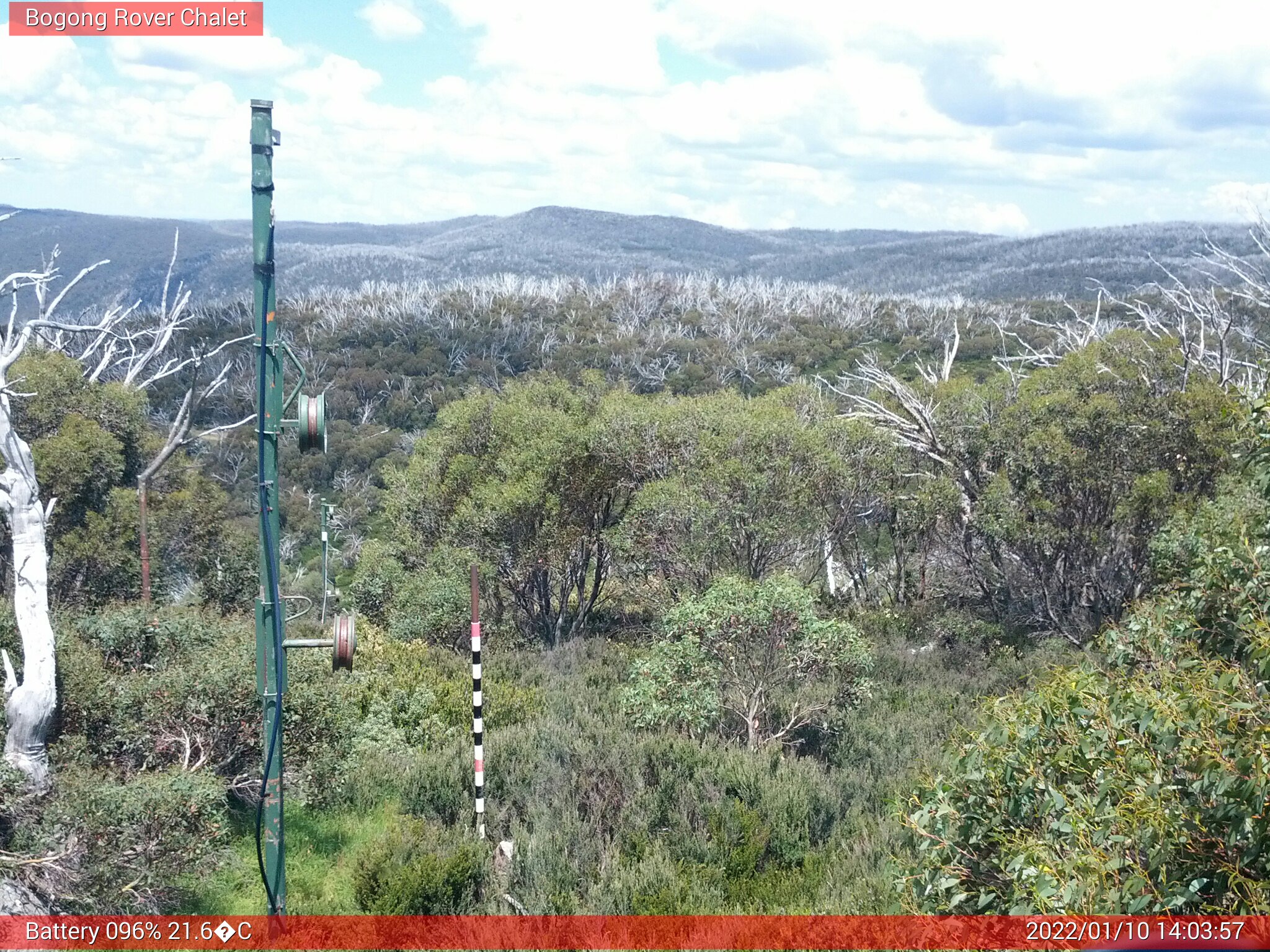 Bogong Web Cam 2:03pm Monday 10th of January 2022