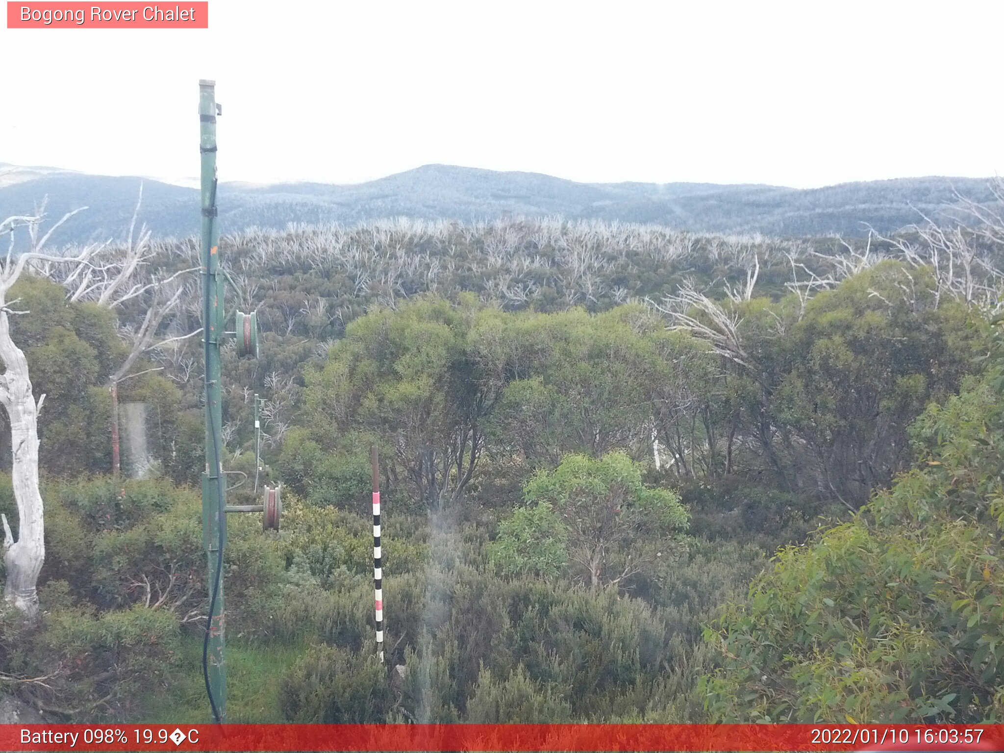 Bogong Web Cam 4:03pm Monday 10th of January 2022