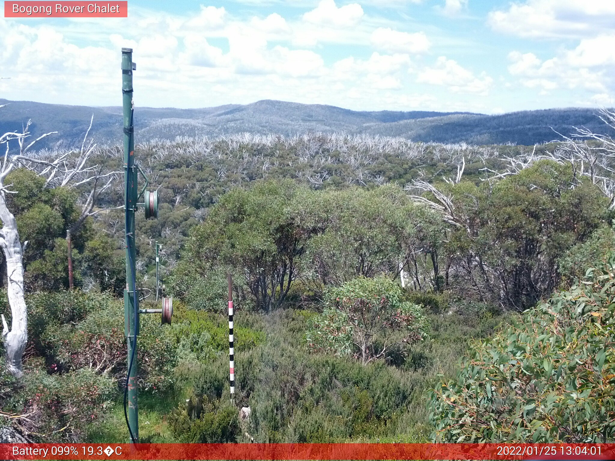 Bogong Web Cam 1:04pm Tuesday 25th of January 2022