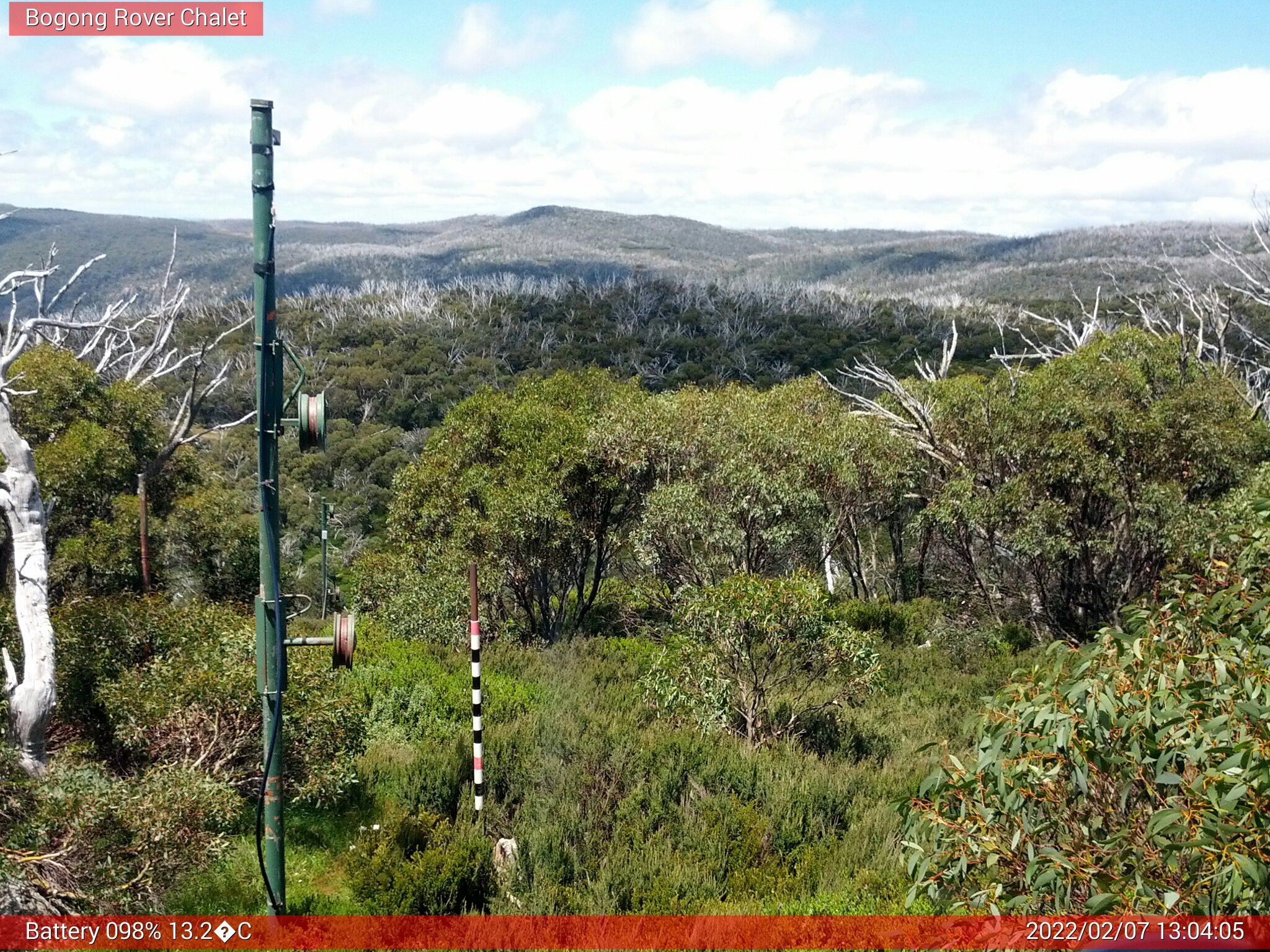 Bogong Web Cam 1:04pm Monday 7th of February 2022