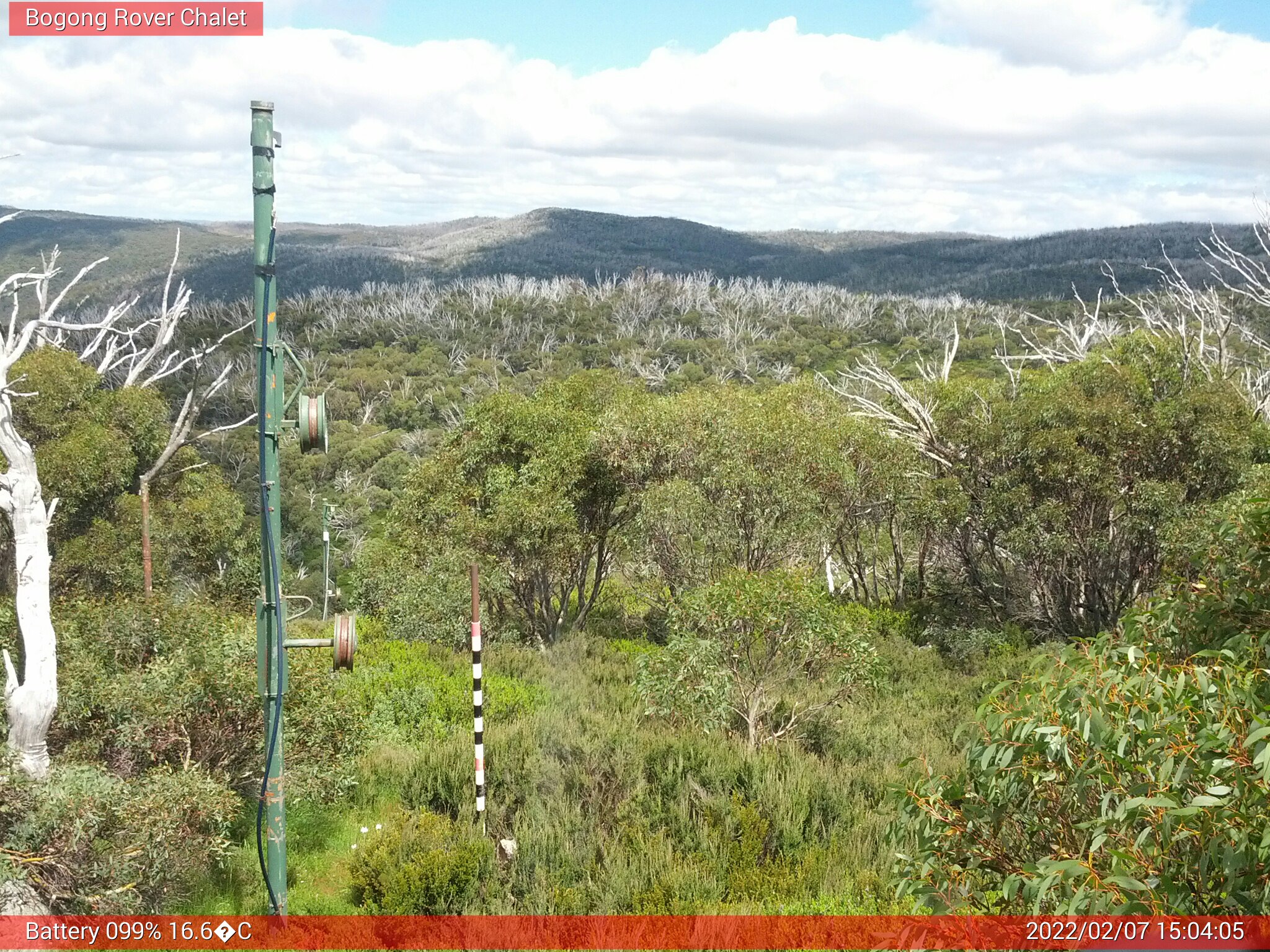 Bogong Web Cam 3:04pm Monday 7th of February 2022