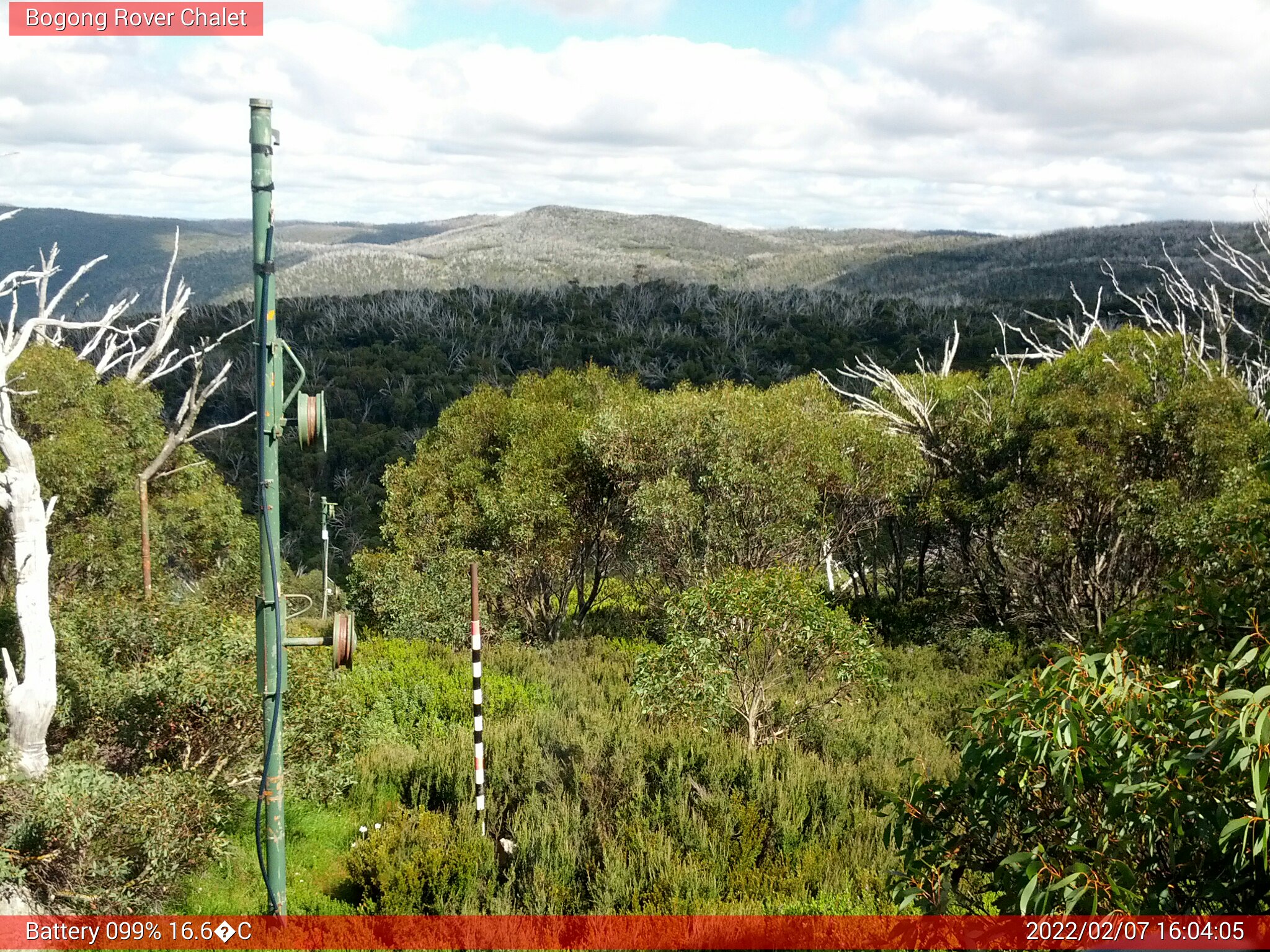 Bogong Web Cam 4:04pm Monday 7th of February 2022