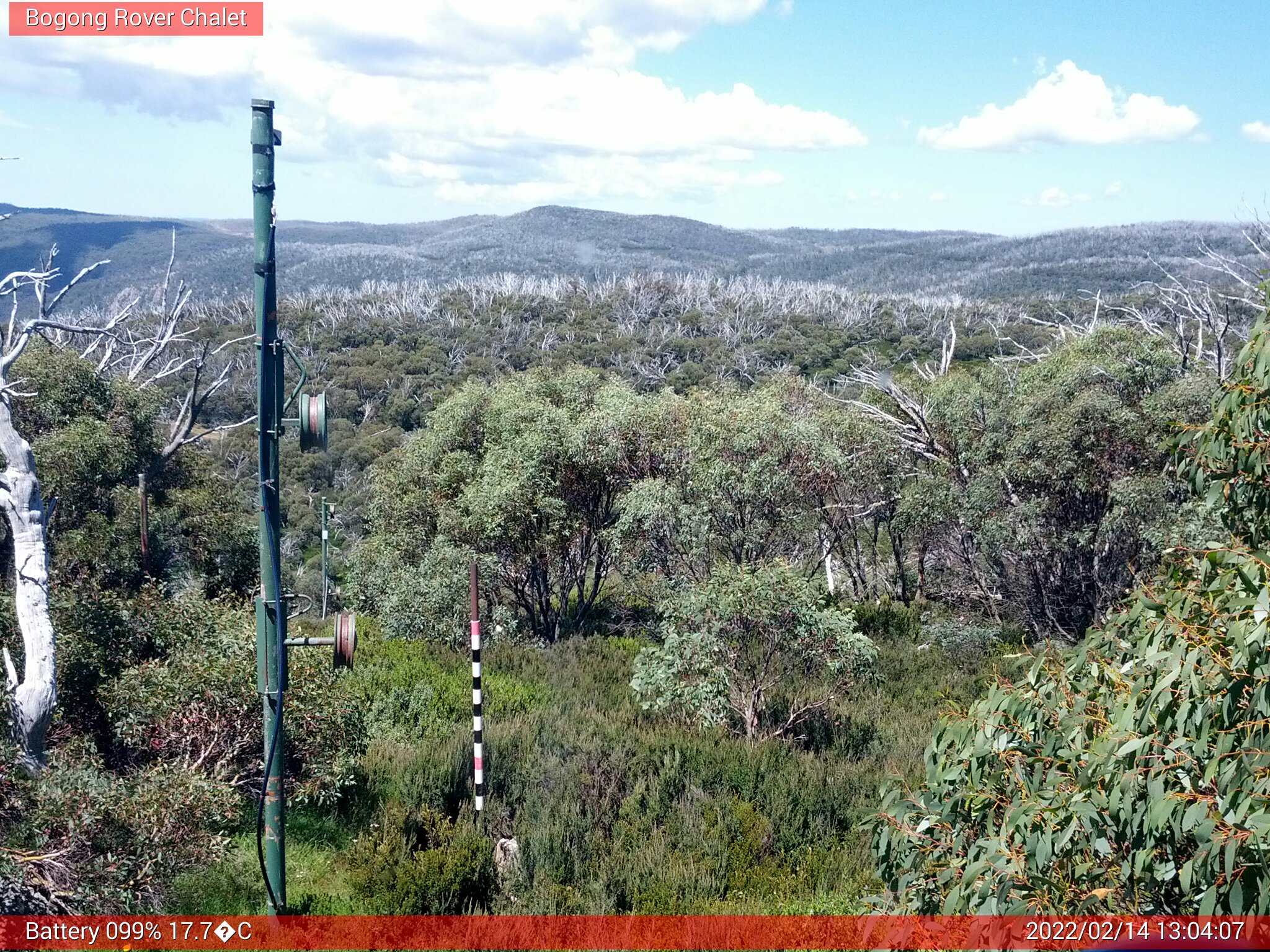 Bogong Web Cam 1:04pm Monday 14th of February 2022