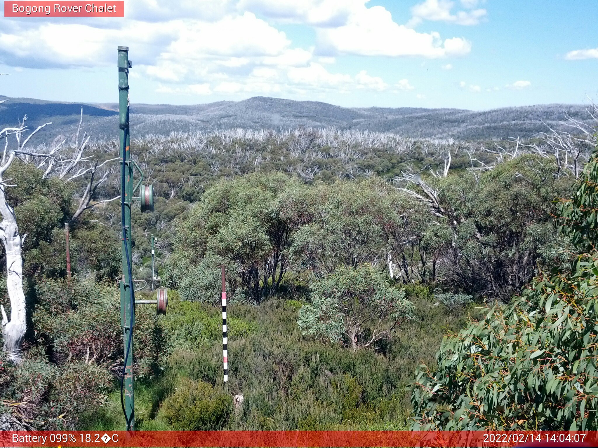 Bogong Web Cam 2:04pm Monday 14th of February 2022