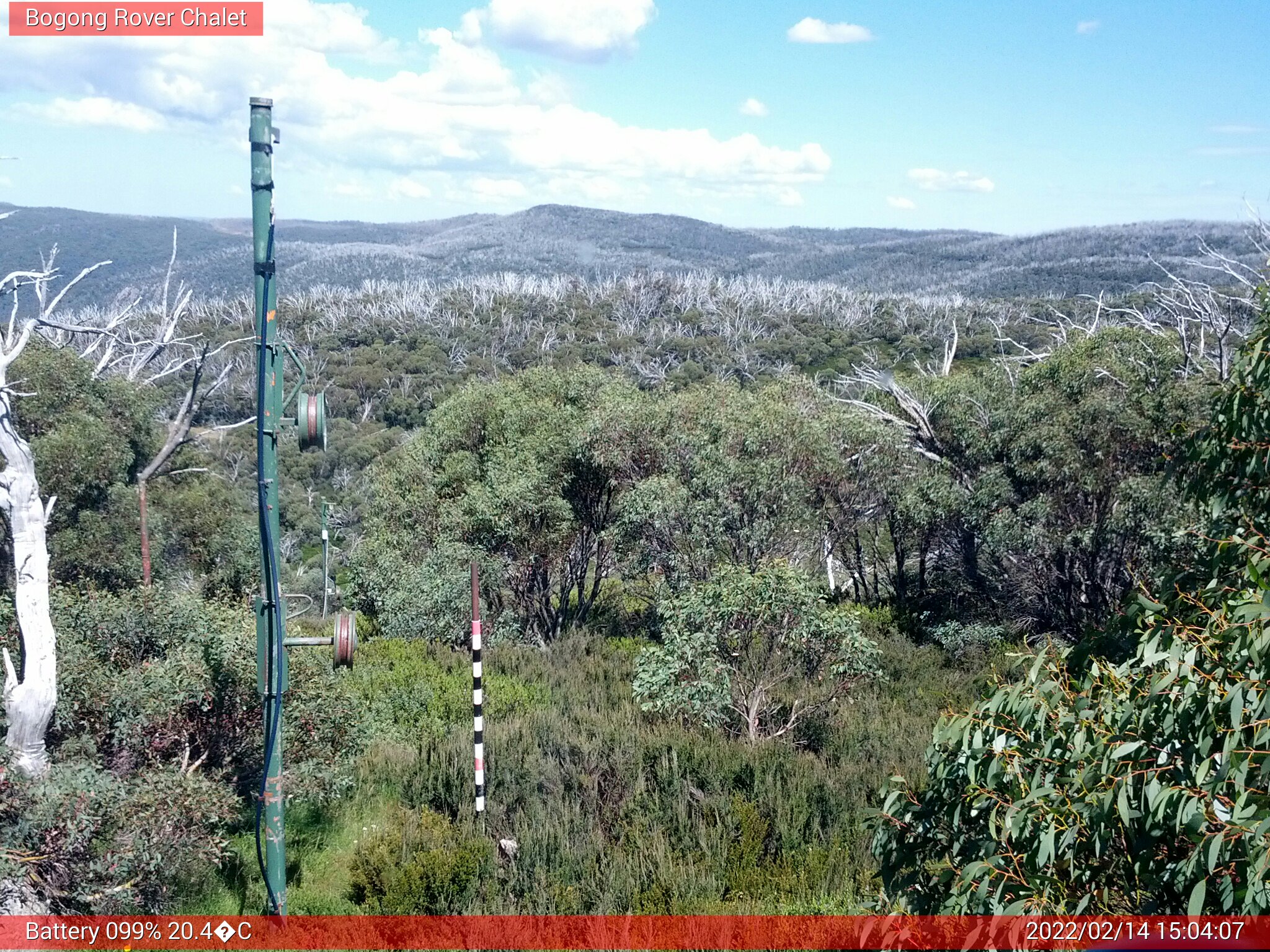 Bogong Web Cam 3:04pm Monday 14th of February 2022