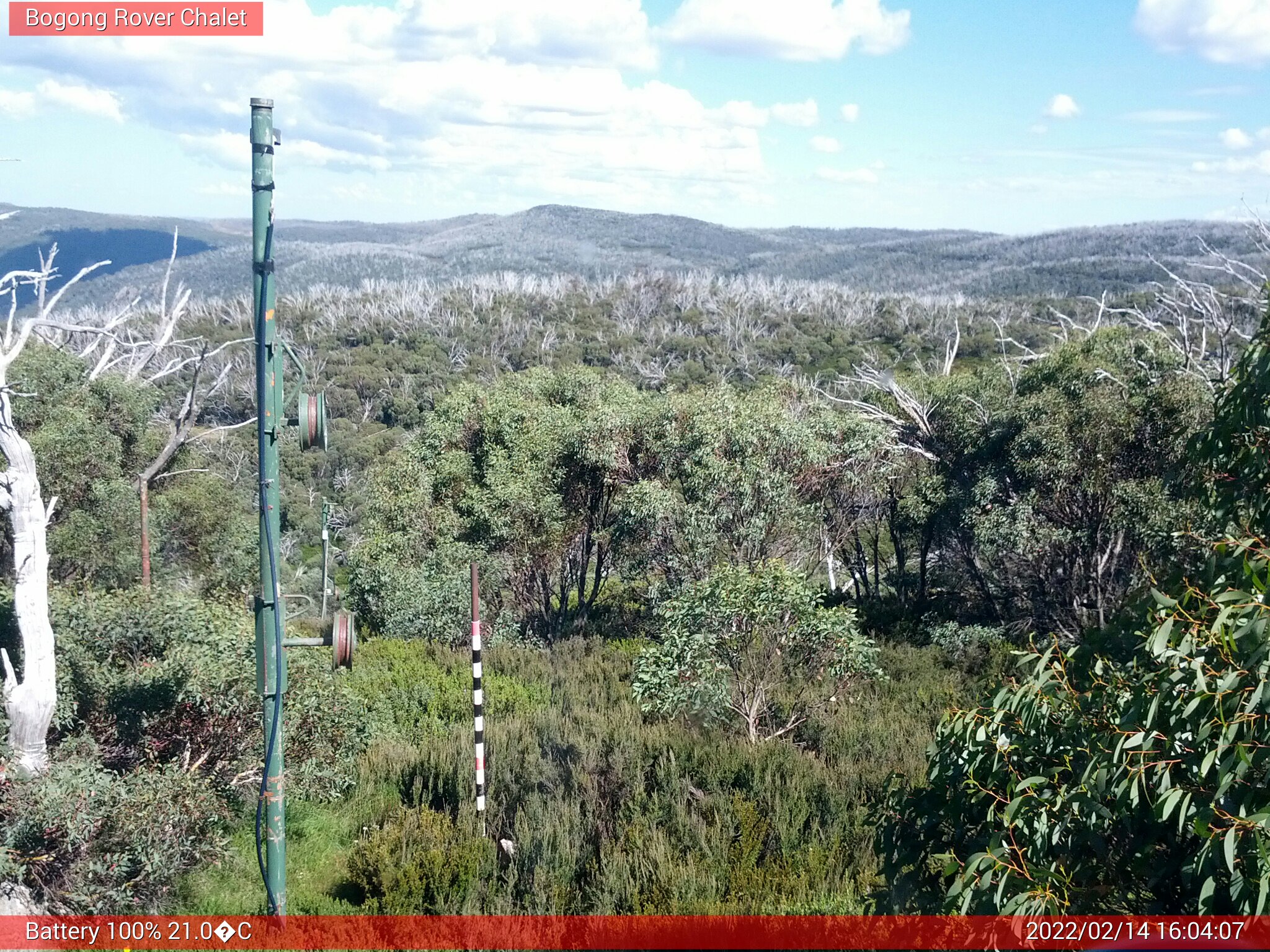 Bogong Web Cam 4:04pm Monday 14th of February 2022