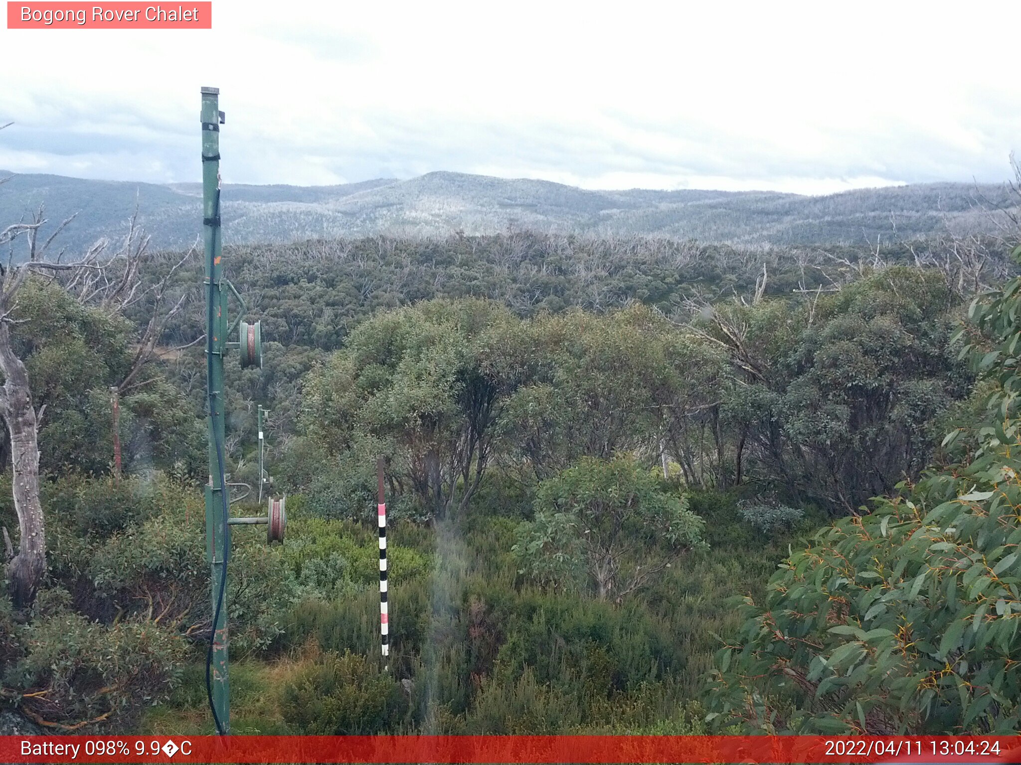 Bogong Web Cam 1:04pm Monday 11th of April 2022