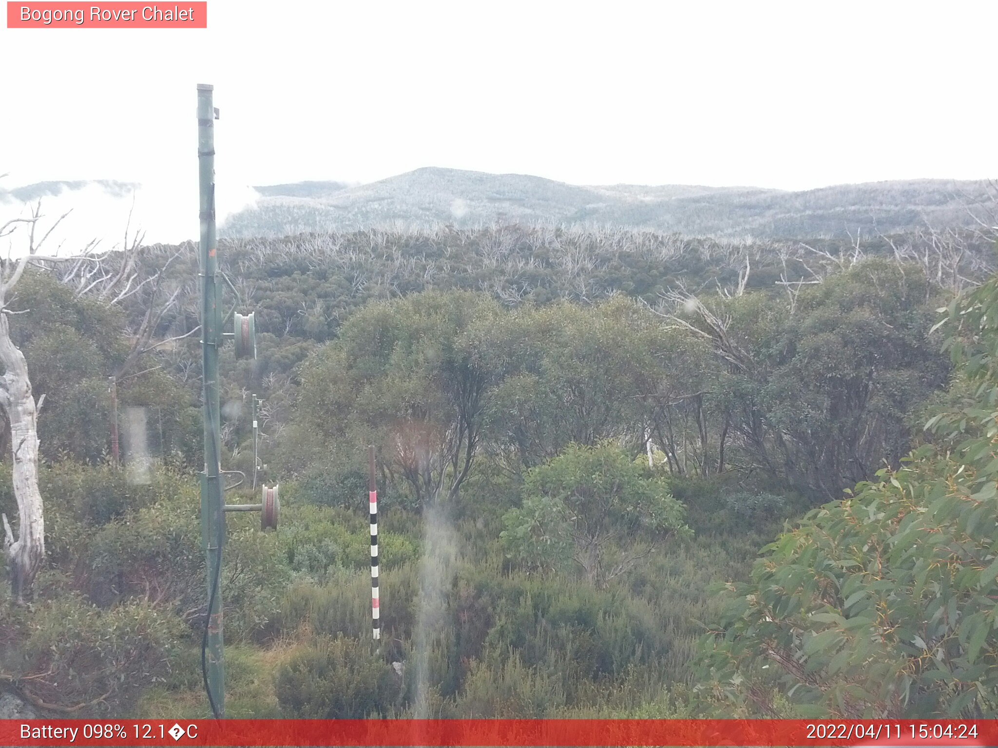 Bogong Web Cam 3:04pm Monday 11th of April 2022