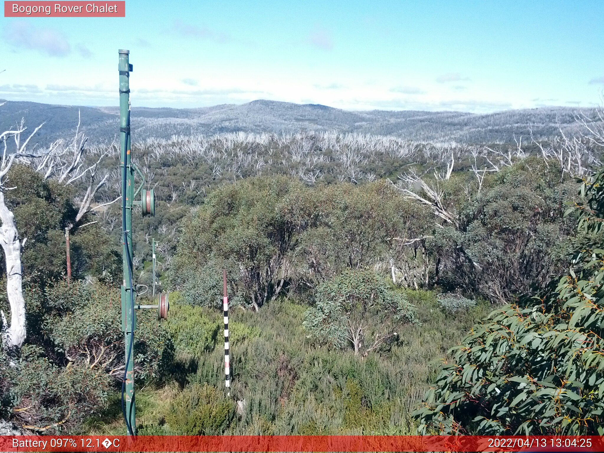 Bogong Web Cam 1:04pm Wednesday 13th of April 2022