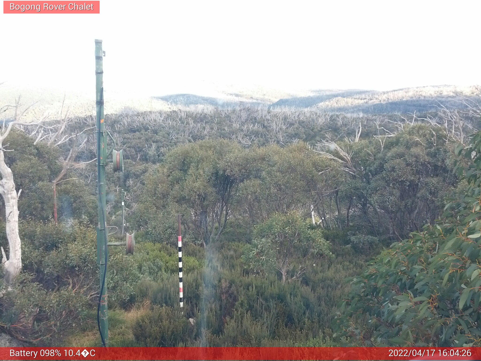 Bogong Web Cam 4:04pm Sunday 17th of April 2022