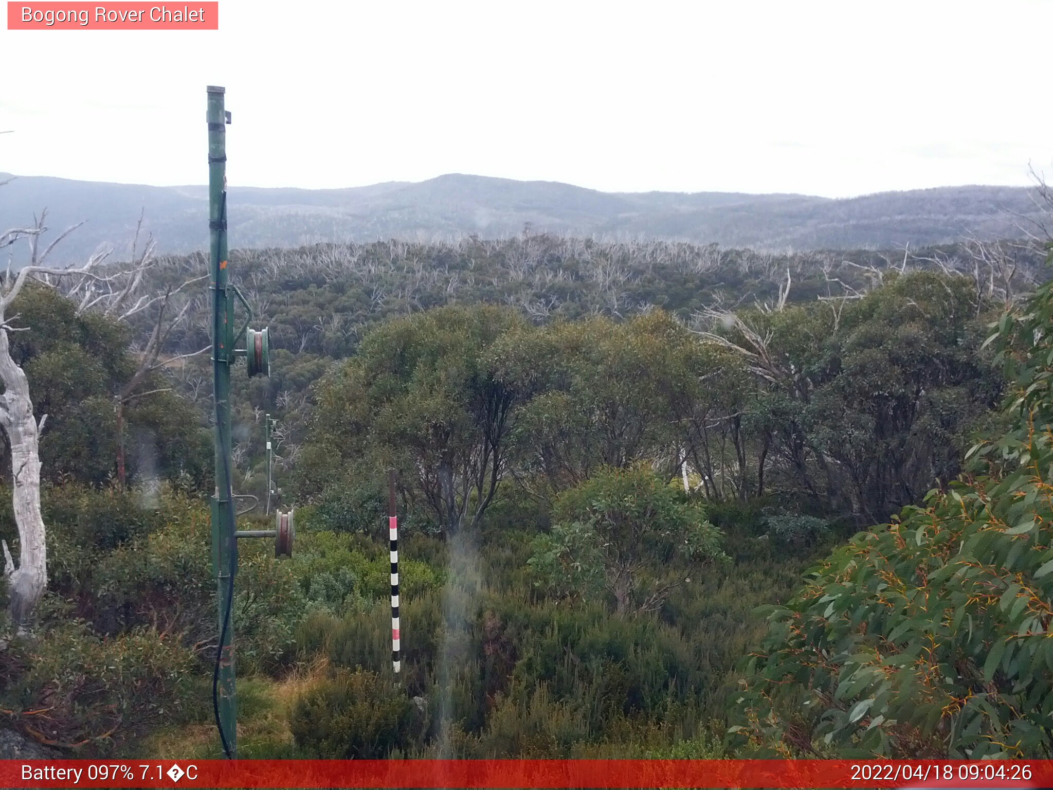 Bogong Web Cam 9:04am Monday 18th of April 2022