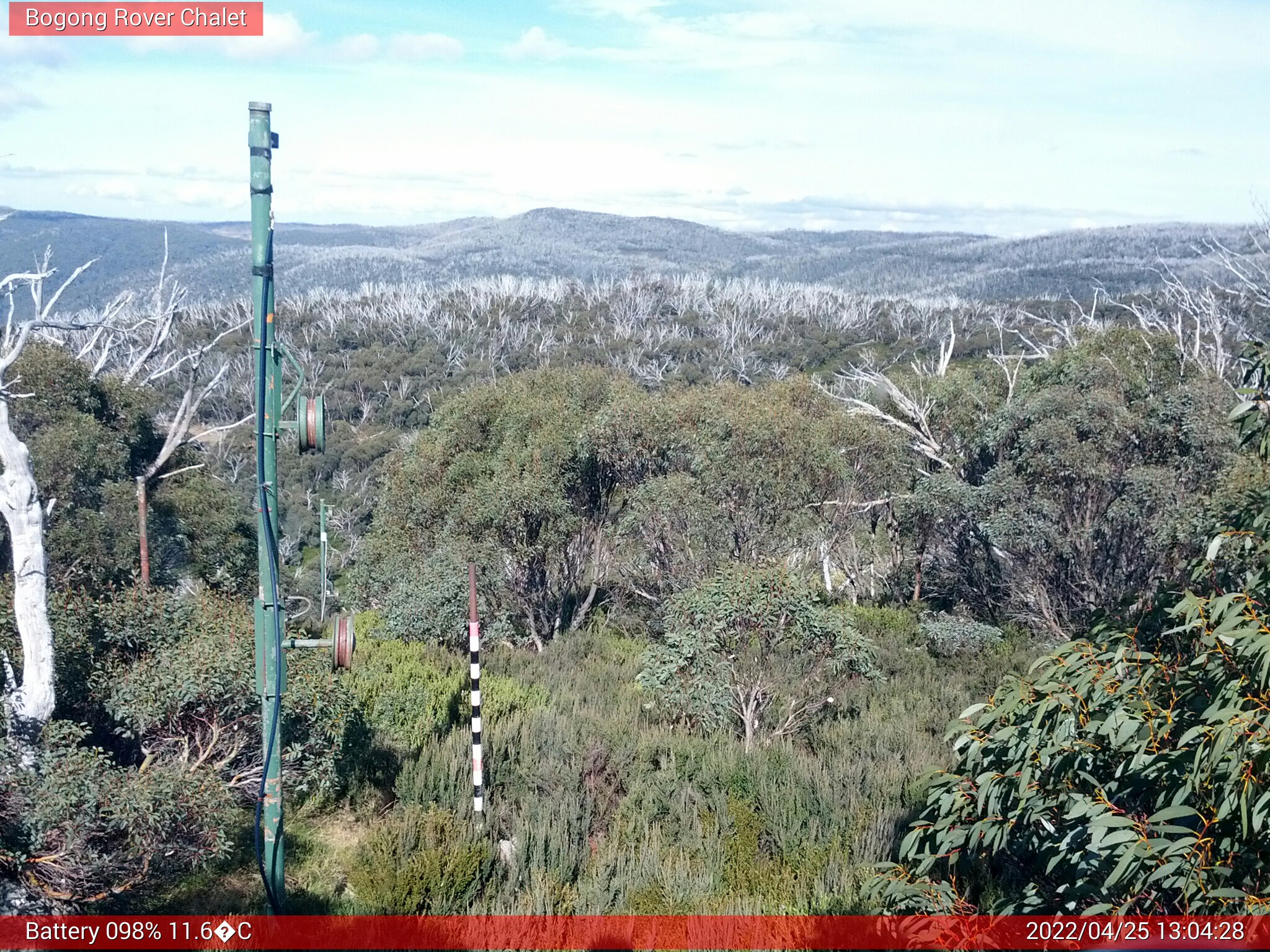 Bogong Web Cam 1:04pm Monday 25th of April 2022