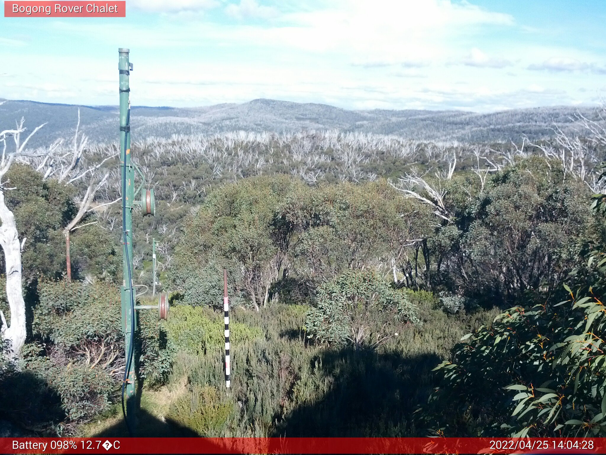 Bogong Web Cam 2:04pm Monday 25th of April 2022