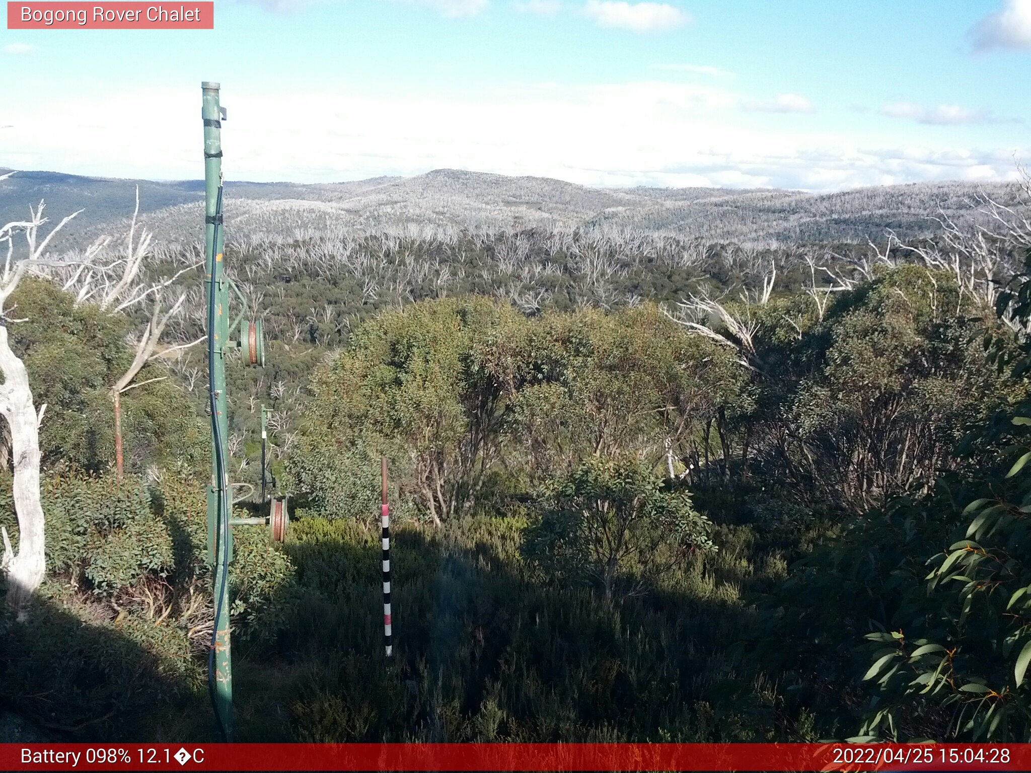 Bogong Web Cam 3:04pm Monday 25th of April 2022