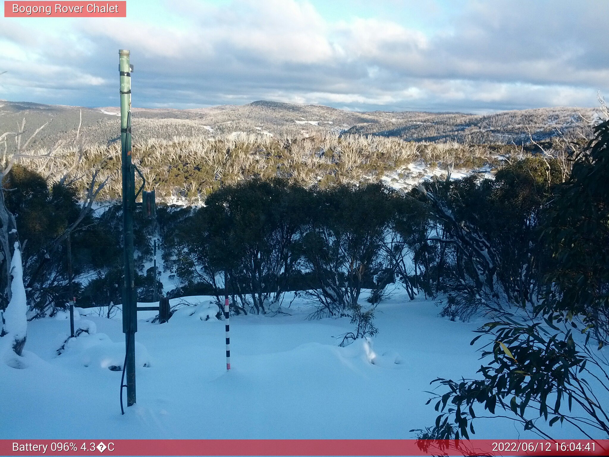 Bogong Web Cam 4:04pm Sunday 12th of June 2022