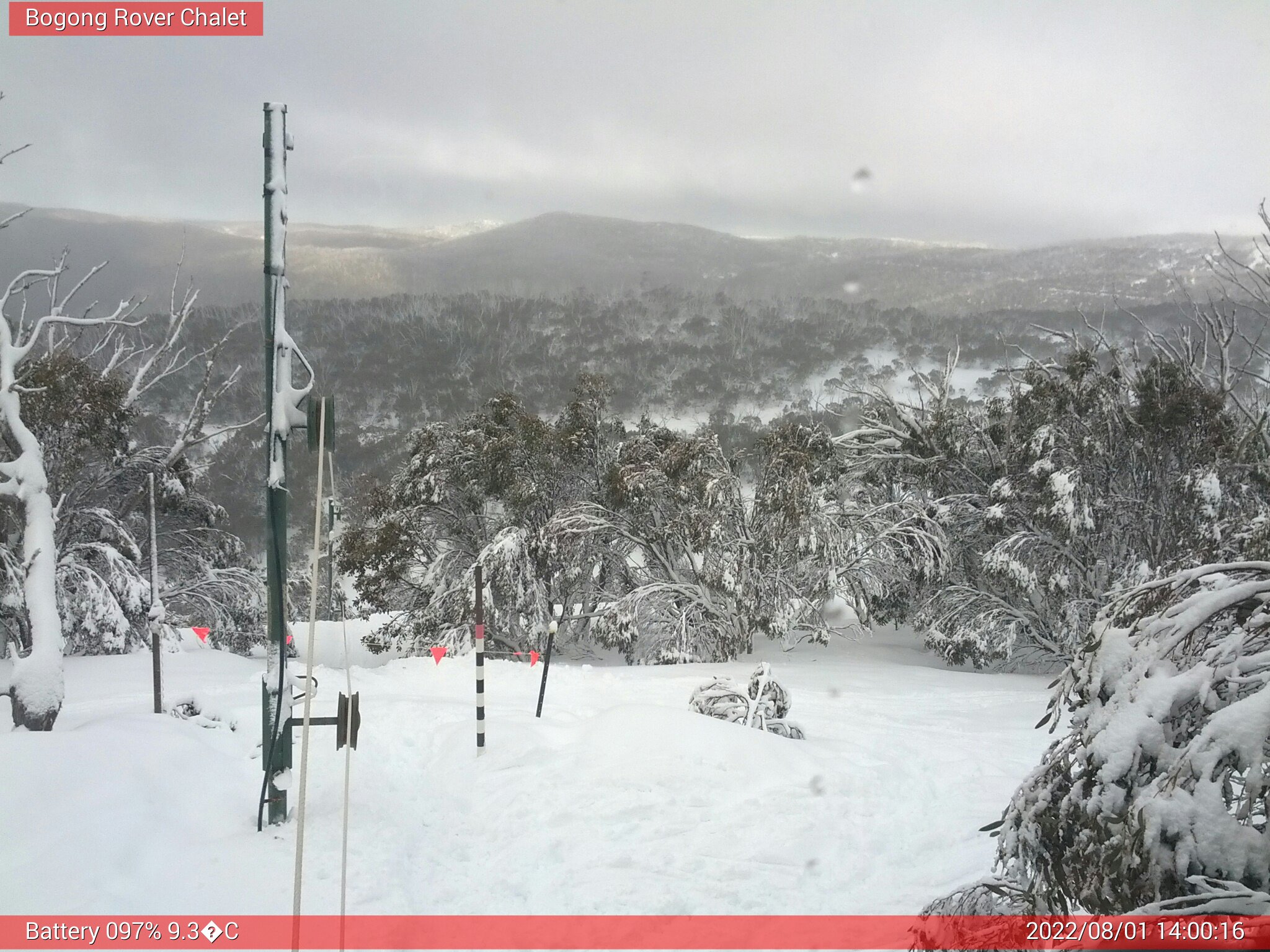 Bogong Web Cam 2:00pm Monday 1st of August 2022