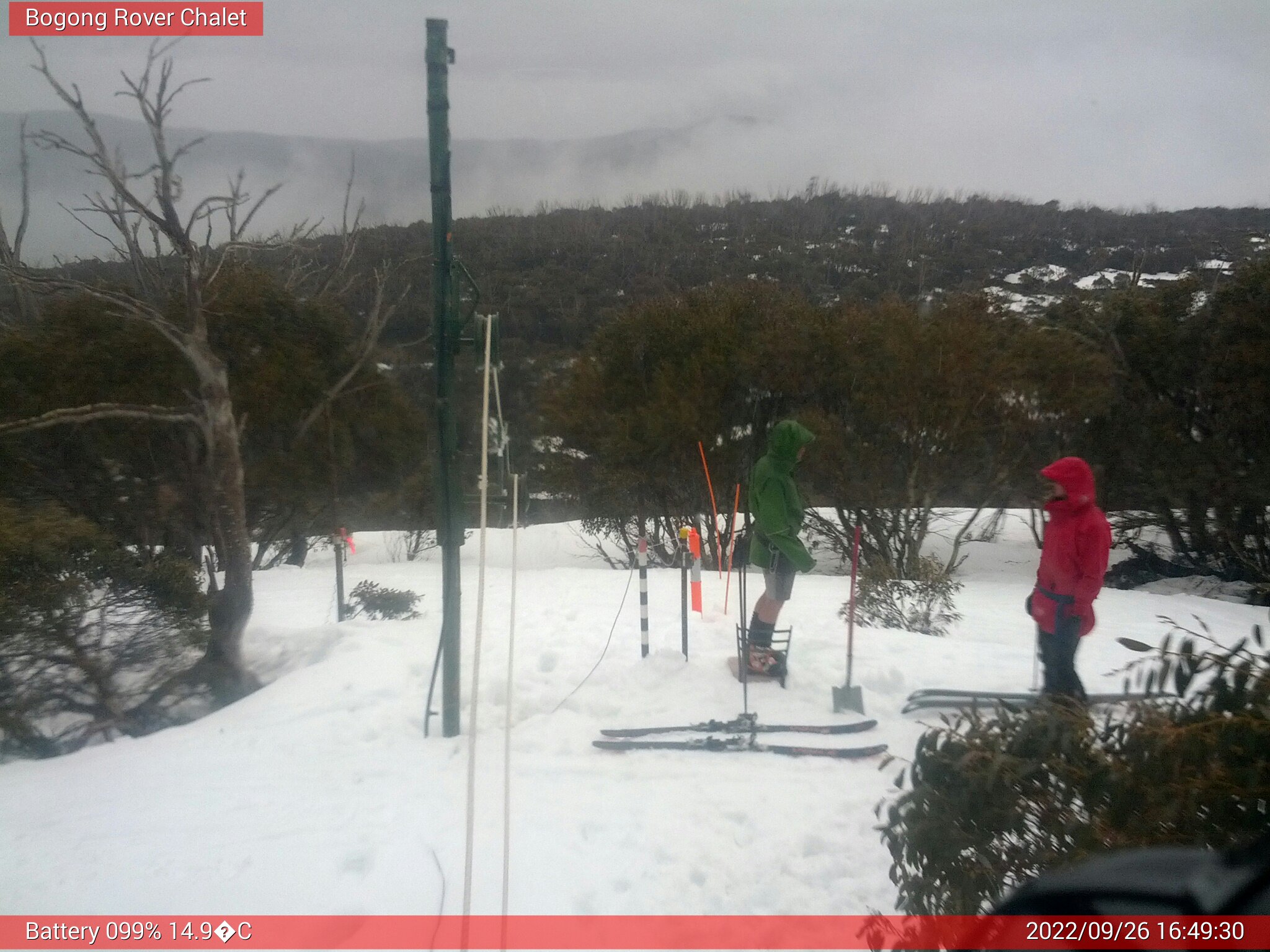 Bogong Web Cam 4:49pm Monday 26th of September 2022