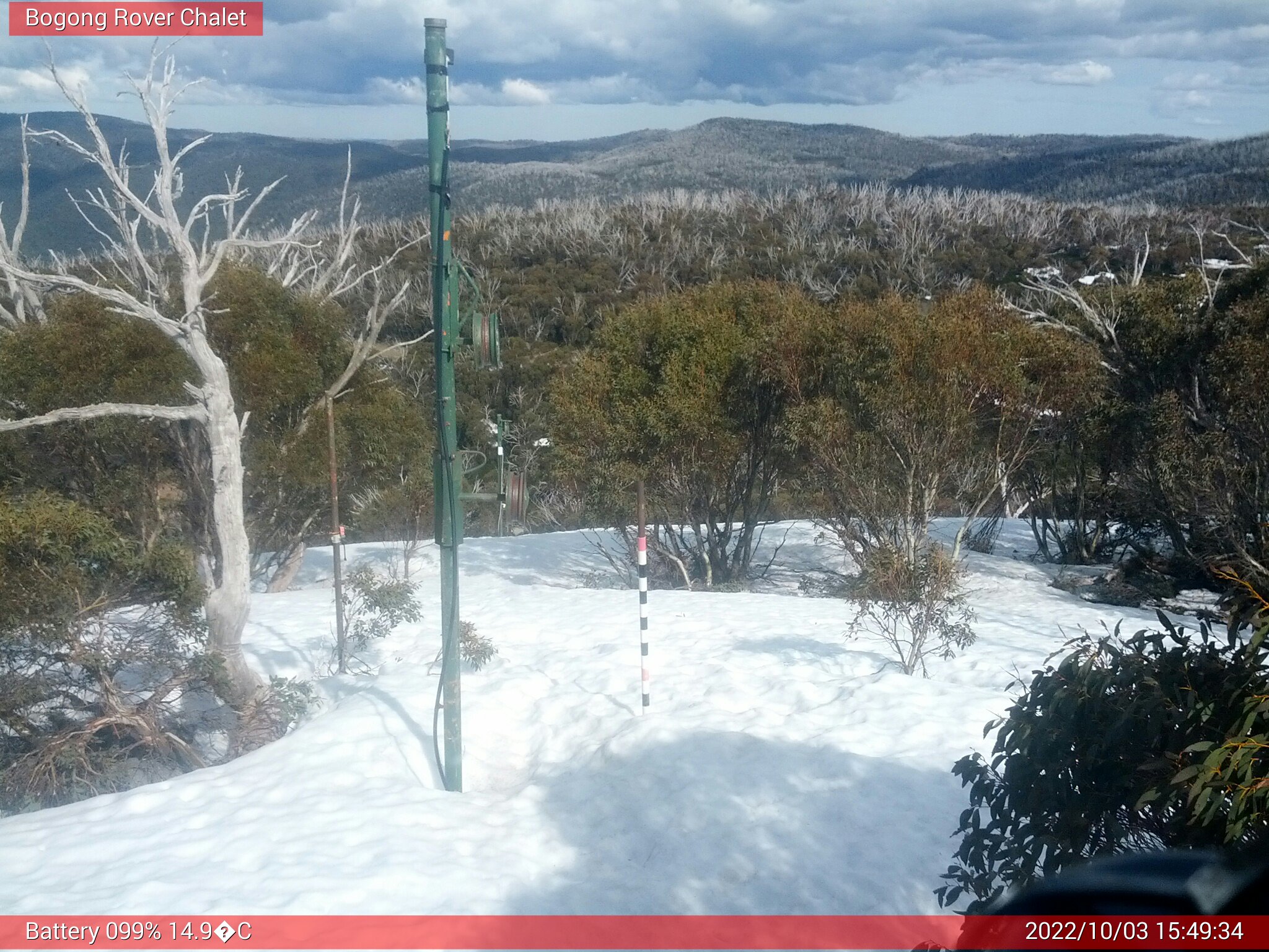 Bogong Web Cam 3:49pm Monday 3rd of October 2022