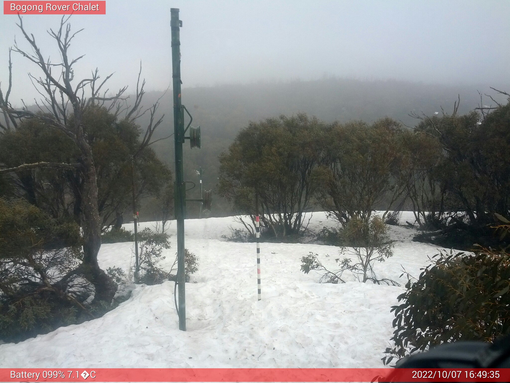 Bogong Web Cam 4:49pm Friday 7th of October 2022