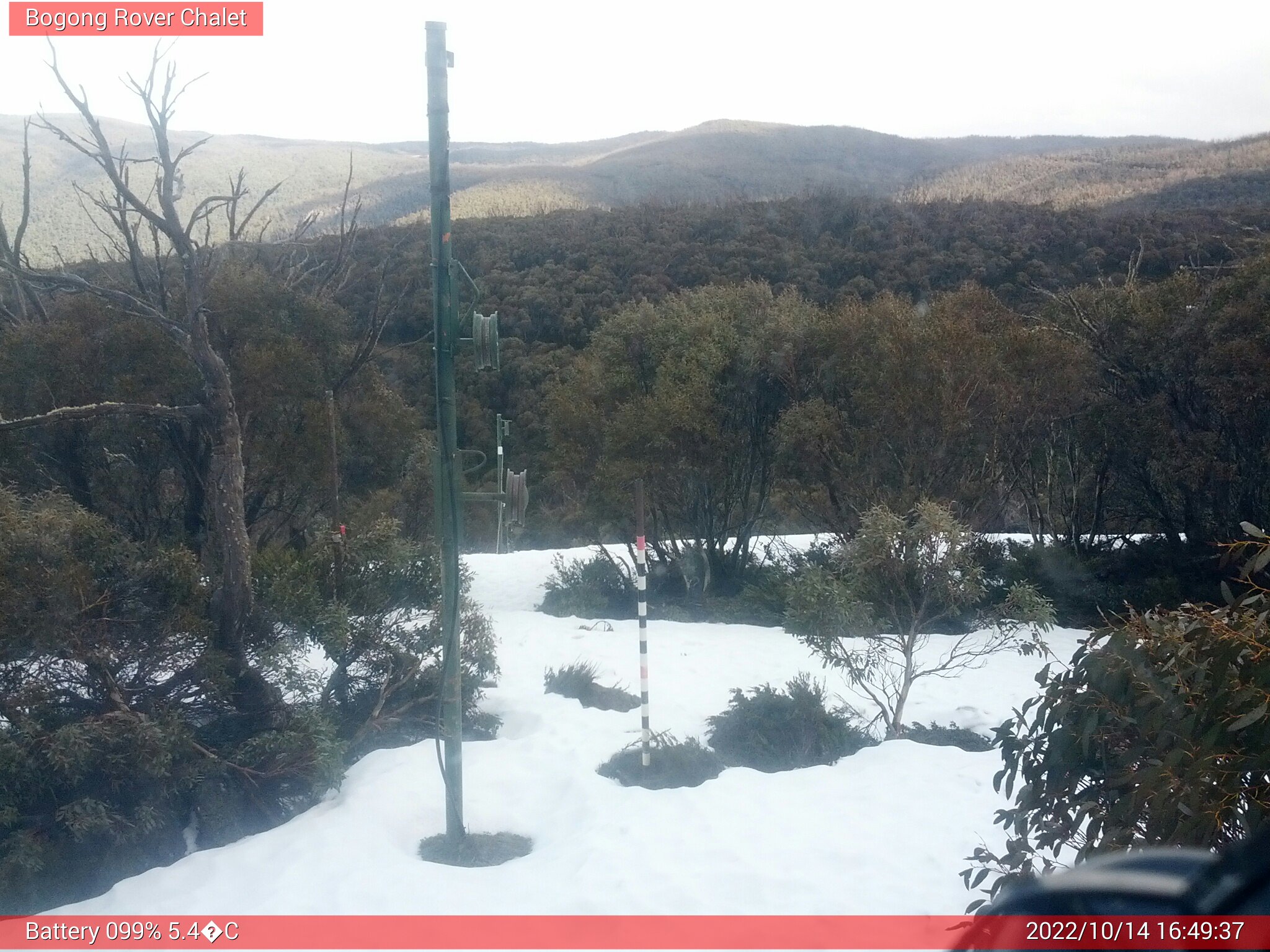 Bogong Web Cam 4:49pm Friday 14th of October 2022