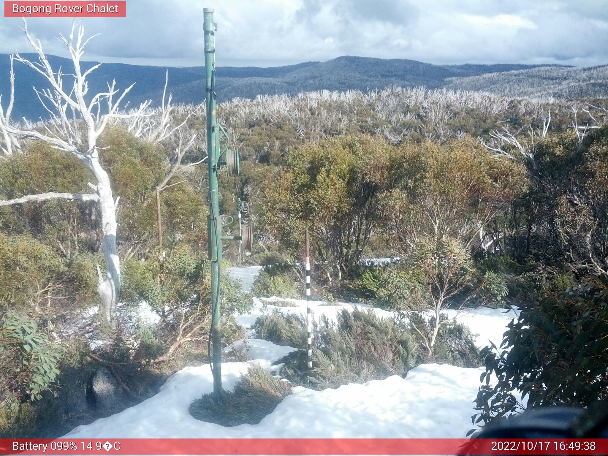 Bogong Web Cam 4:49pm Monday 17th of October 2022