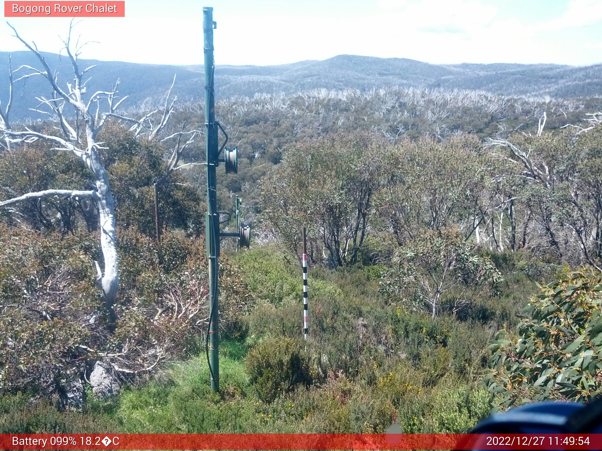 Bogong Web Cam 11:49am Tuesday 27th of December 2022