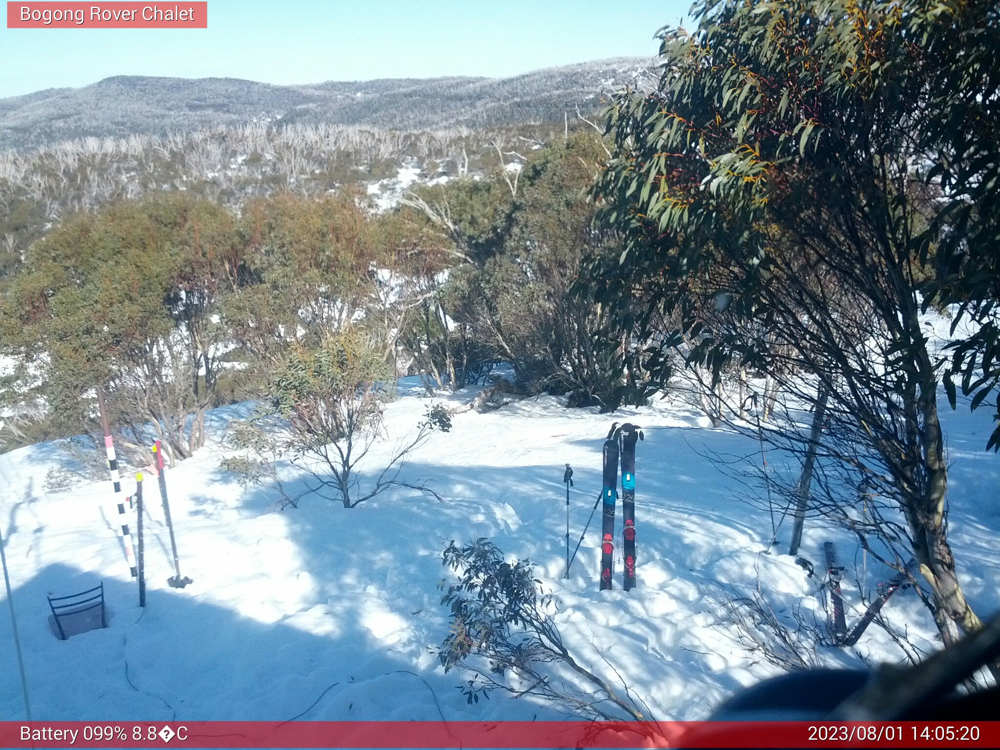 Bogong Web Cam 2:05pm Tuesday 1st of August 2023