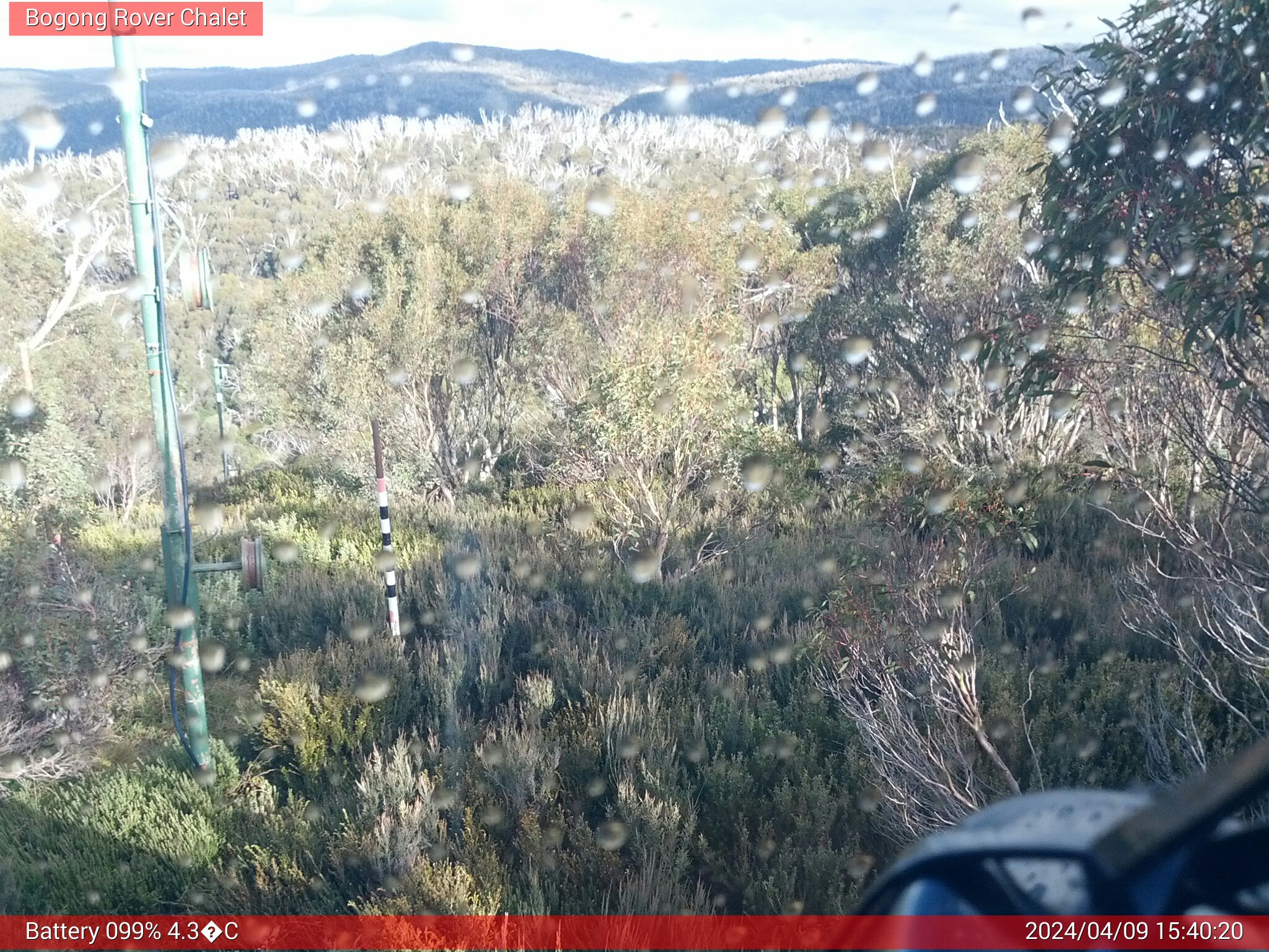 Bogong Web Cam 3:40pm Tuesday 9th of April 2024