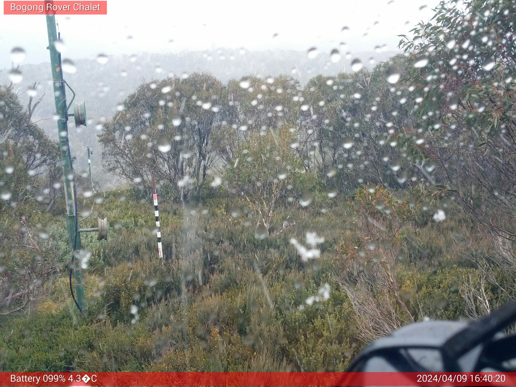 Bogong Web Cam 4:40pm Tuesday 9th of April 2024