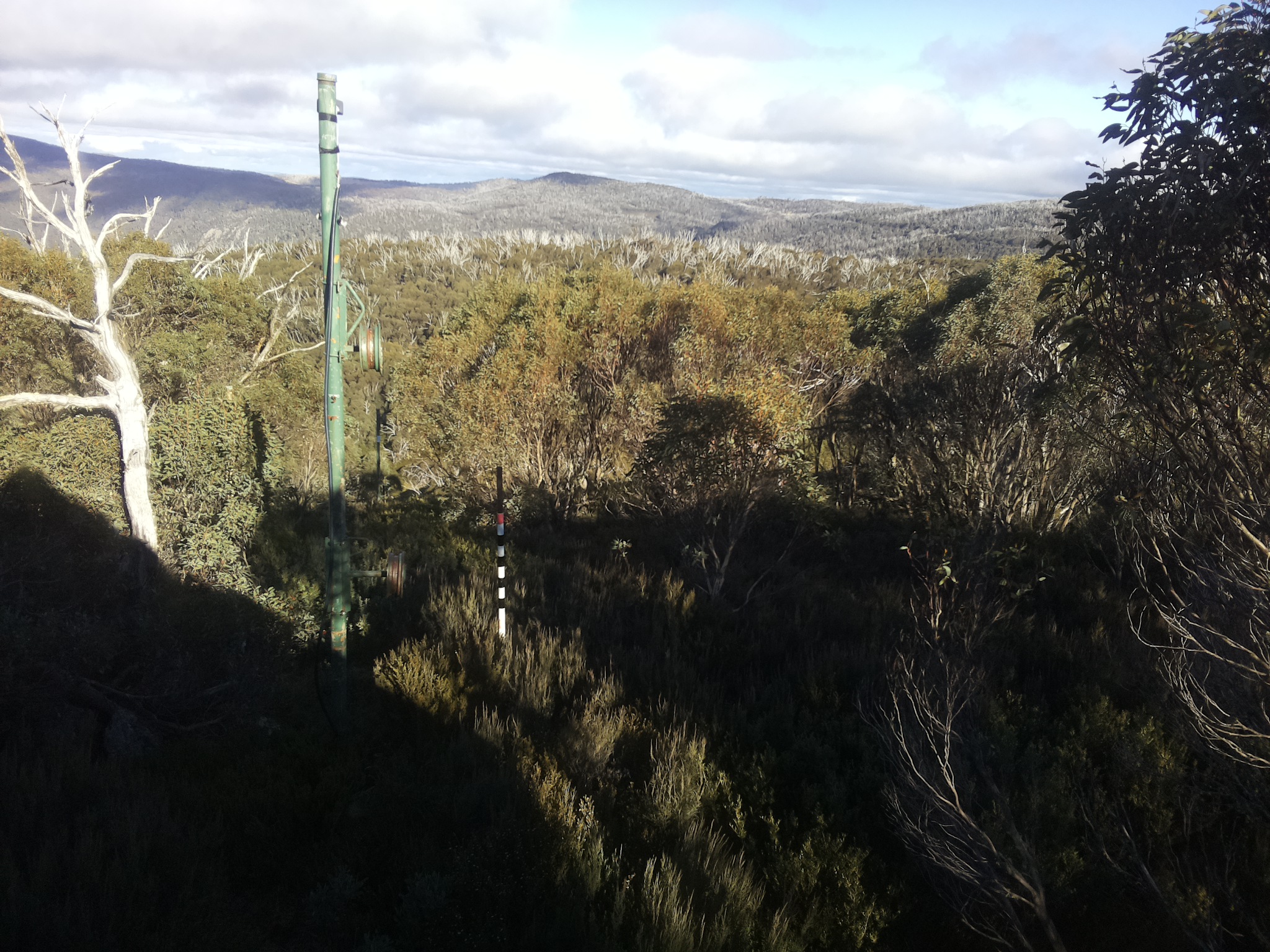 Bogong Web Cam 3:20pm Thursday 1st of May 2025