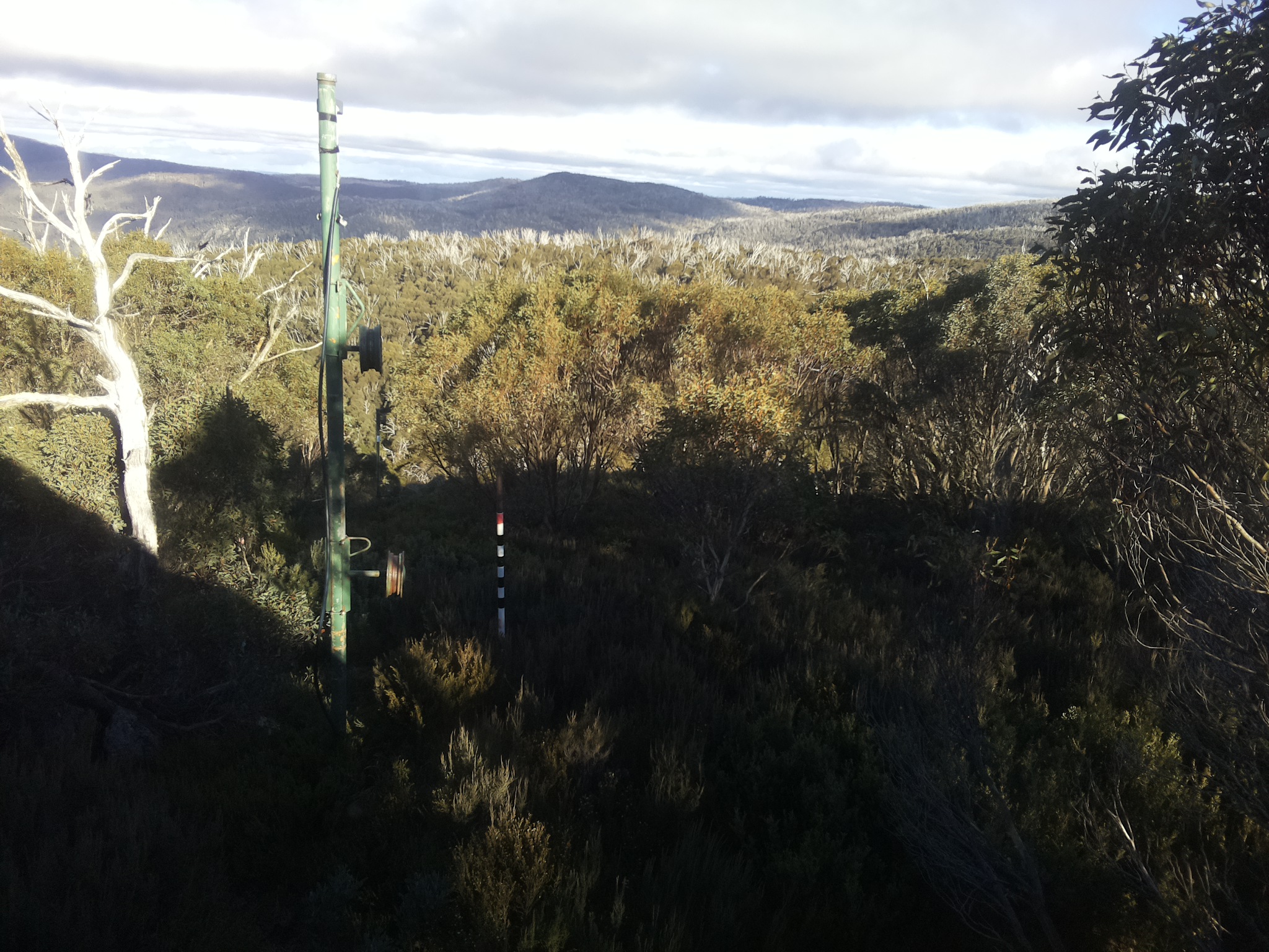 Bogong Web Cam 3:40pm Thursday 1st of May 2025