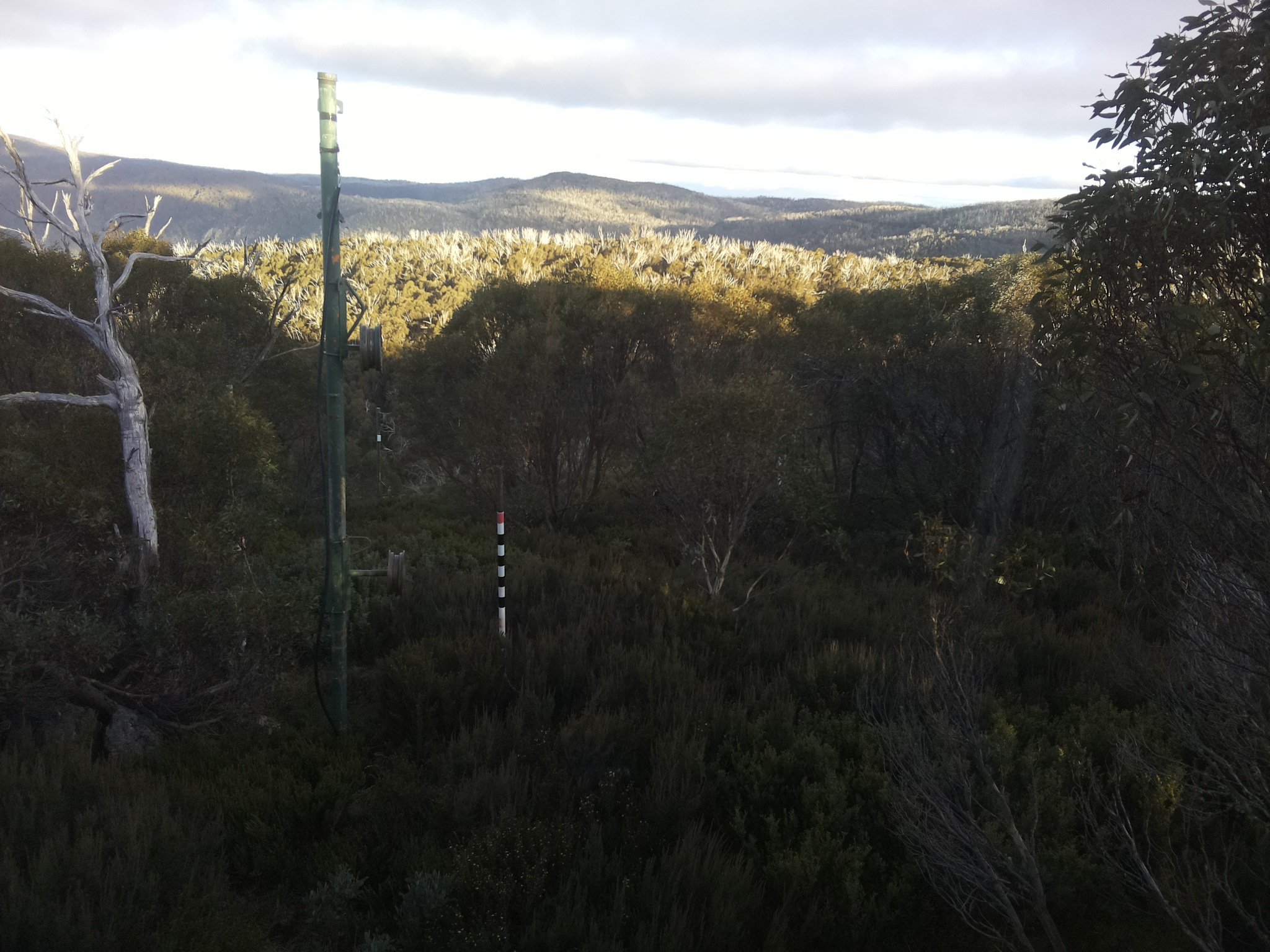 Bogong Web Cam 4:40pm Thursday 1st of May 2025
