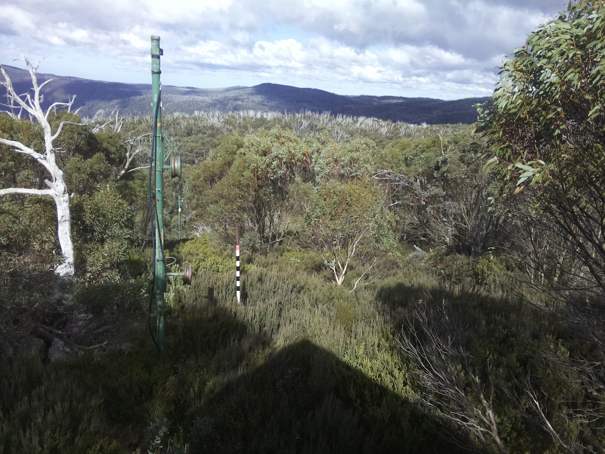 Bogong Web Cam 1:00pm Tuesday 6th of May 2025