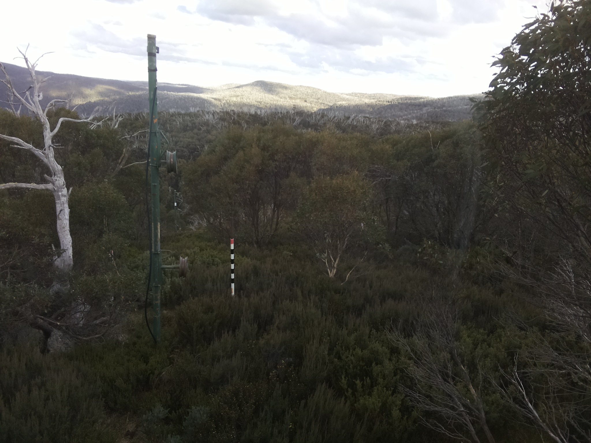Bogong Web Cam 3:50pm Tuesday 6th of May 2025